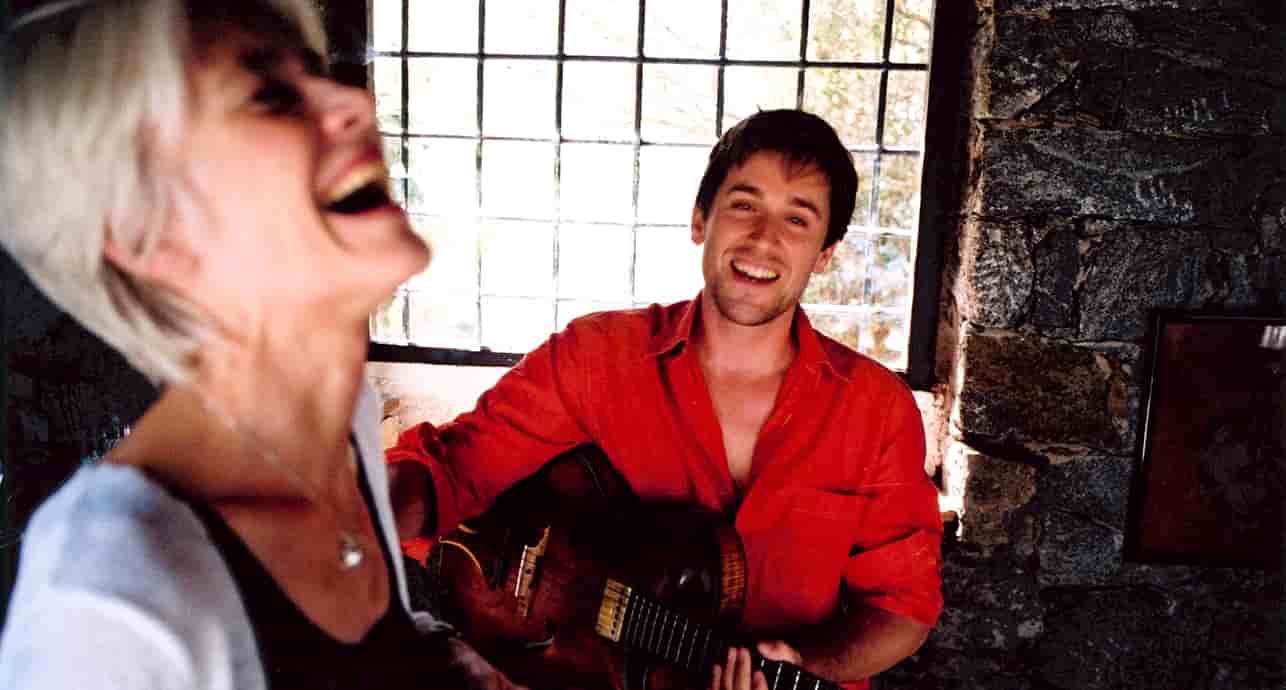 Thomas Dutronc et sa mère Françoise Hardy, dans leur maison de Monticello, en Haute-Corse.