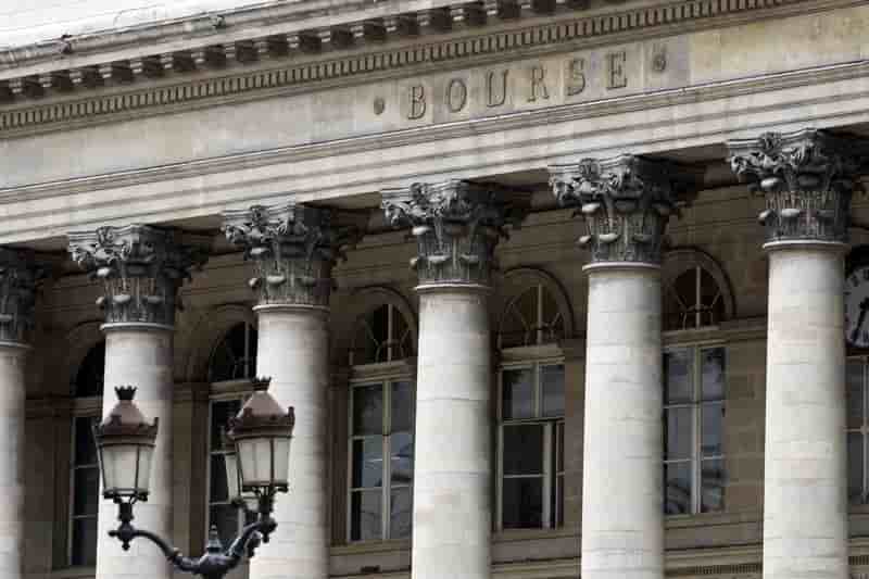 Les Bourses européennes effacent leurs gains à la mi-journée