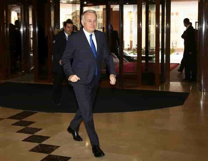 Ayrault contre une levee des sanctions contre moscou
