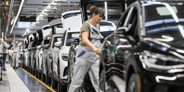 Sur les trois derniers mois (mars à mai) comparés à la même période de l'an passé, la production industrielle est en hausse de 1,5%, et de 2,1% pour la production manufacturière.