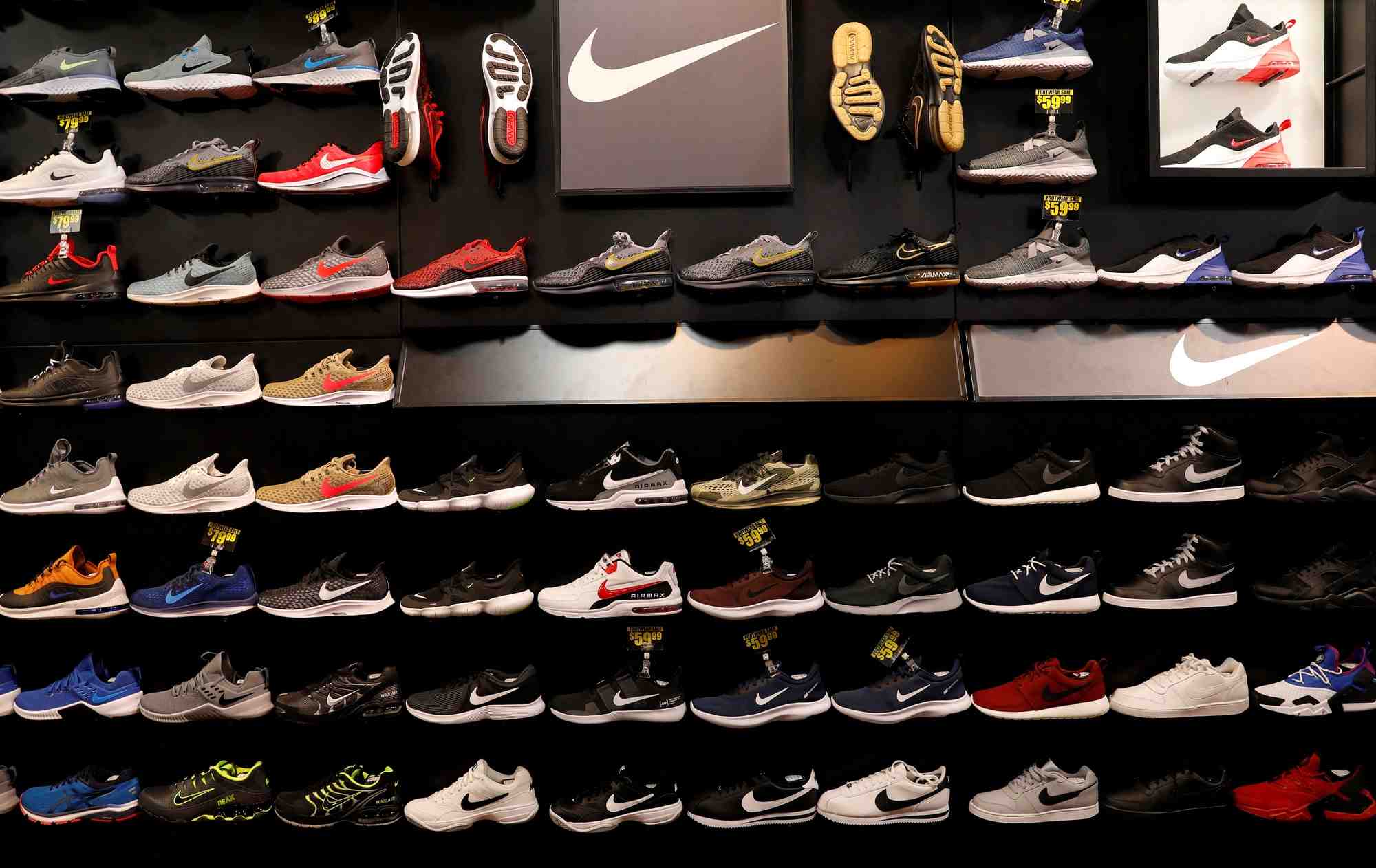 Des chaussures nike dans un magasin d'articles de sport a new york city