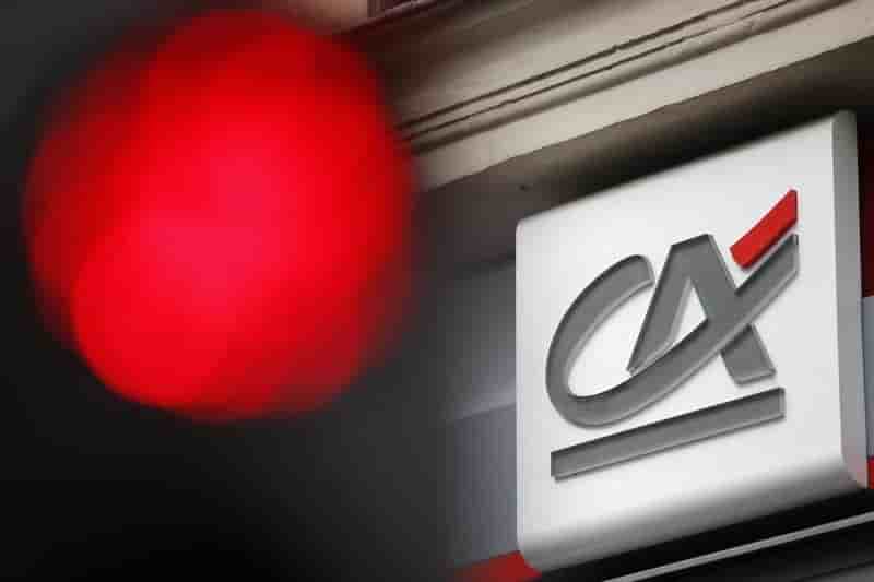 Credit agricole sa etudie une reorganisation du groupe