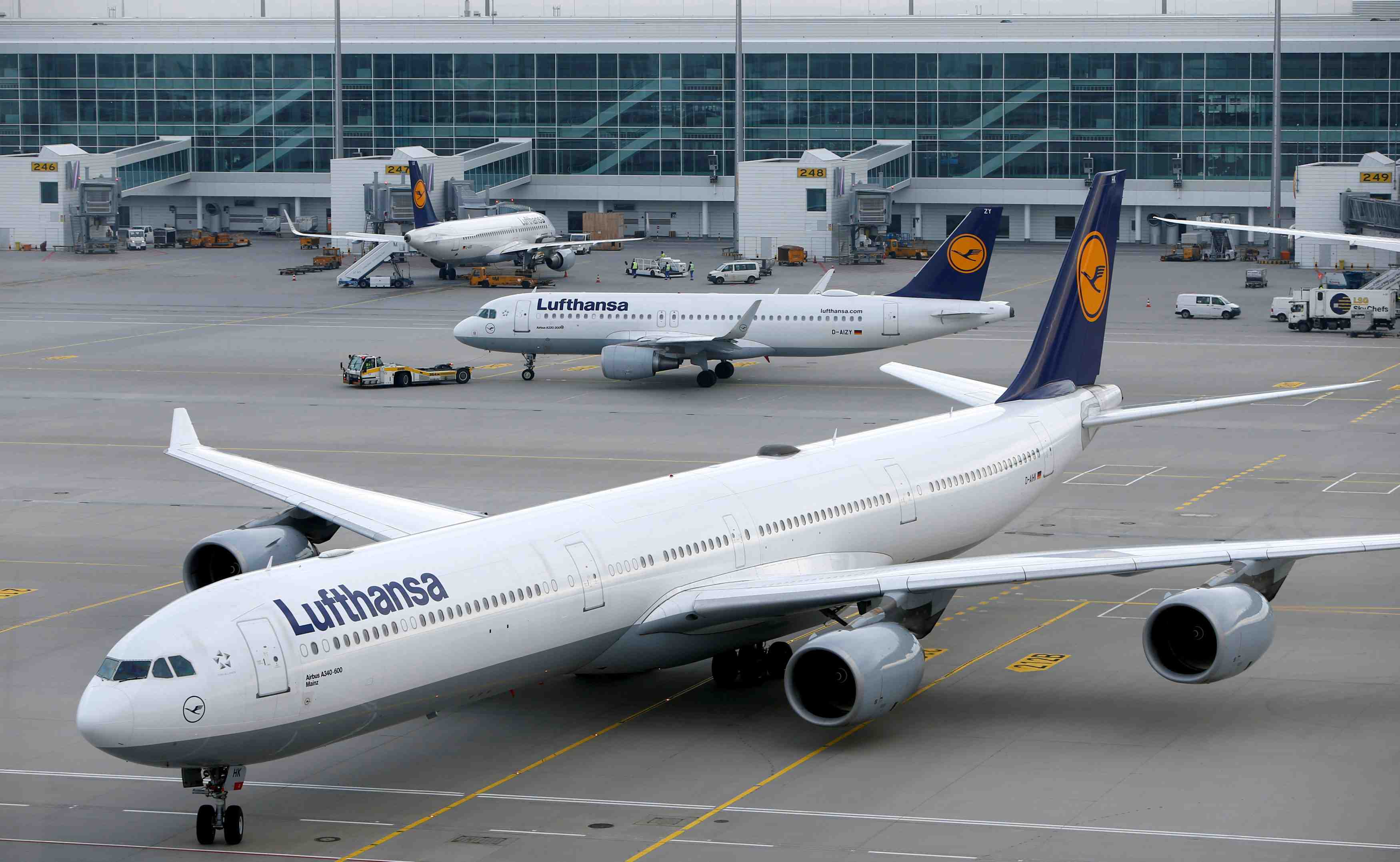 Lufthansa annule la moitie de ses vols mardi en vue d'une greve