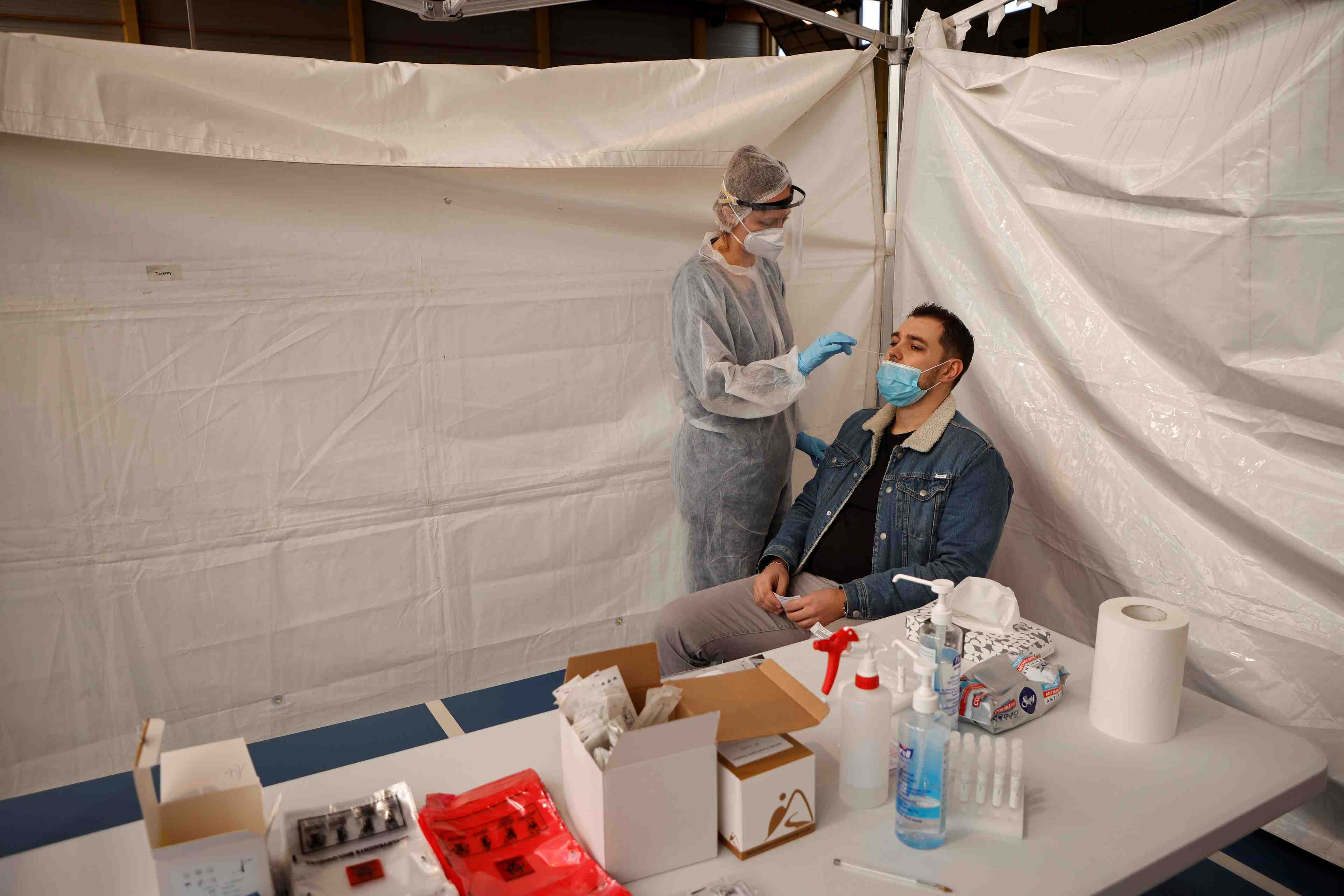Coronavirus: la france enregistre plus de 27.100 nouveaux cas