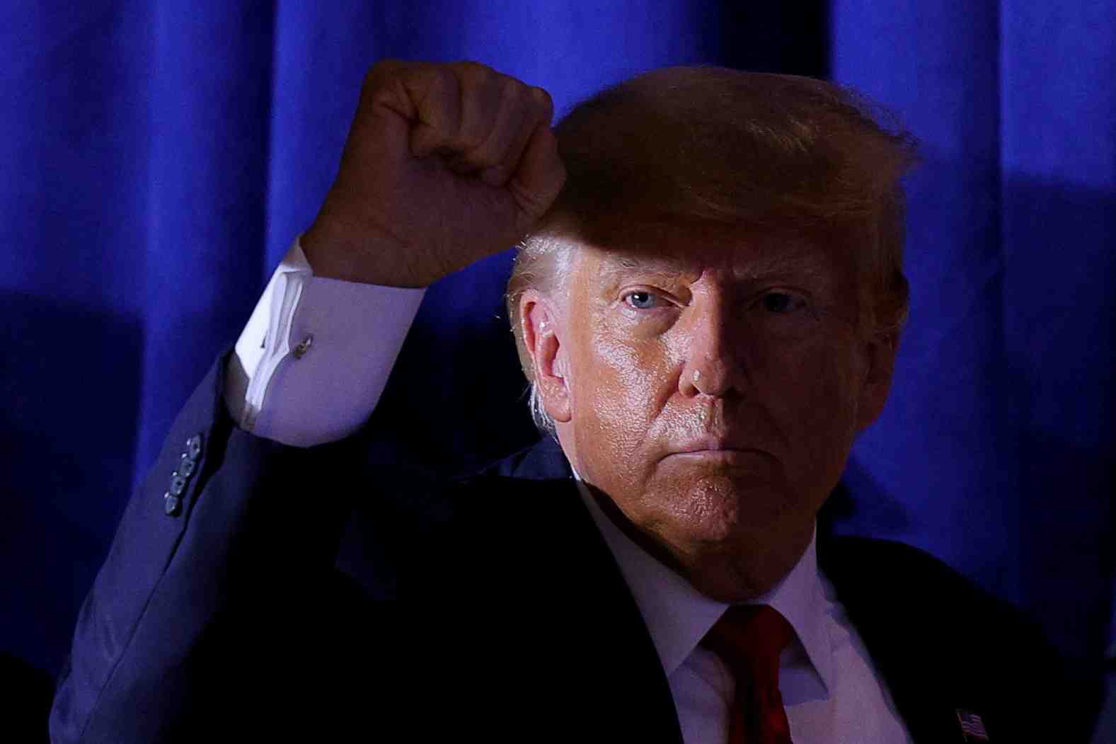 Donald trump lors d'un evenement de campagne a manchester, new hampshire