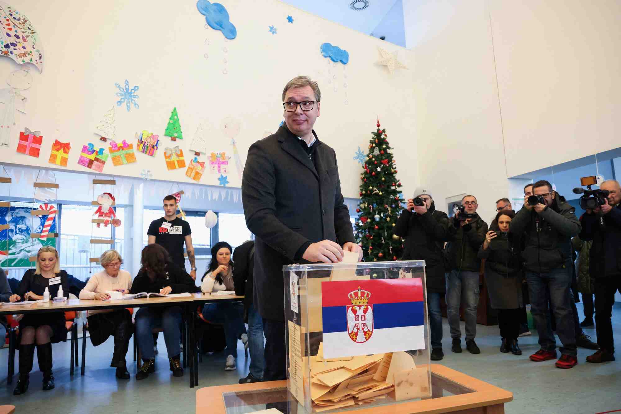 La serbie organise des elections legislatives anticipees