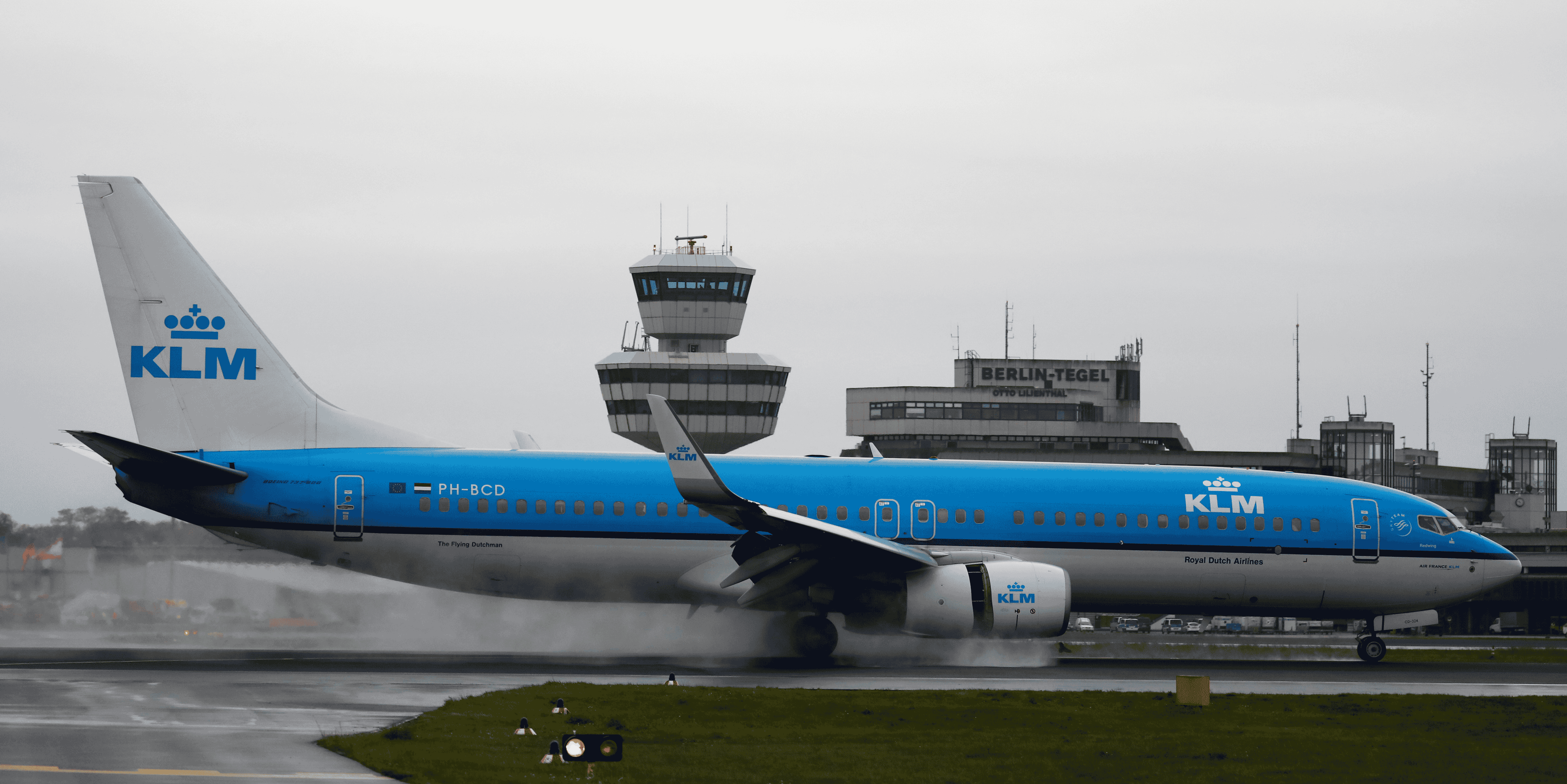 Un avion klm boeing 737-800 a l'aeroport de tegel a berlin, en allemagne