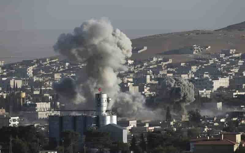 La france envisagerait de frapper l'ei en syrie
