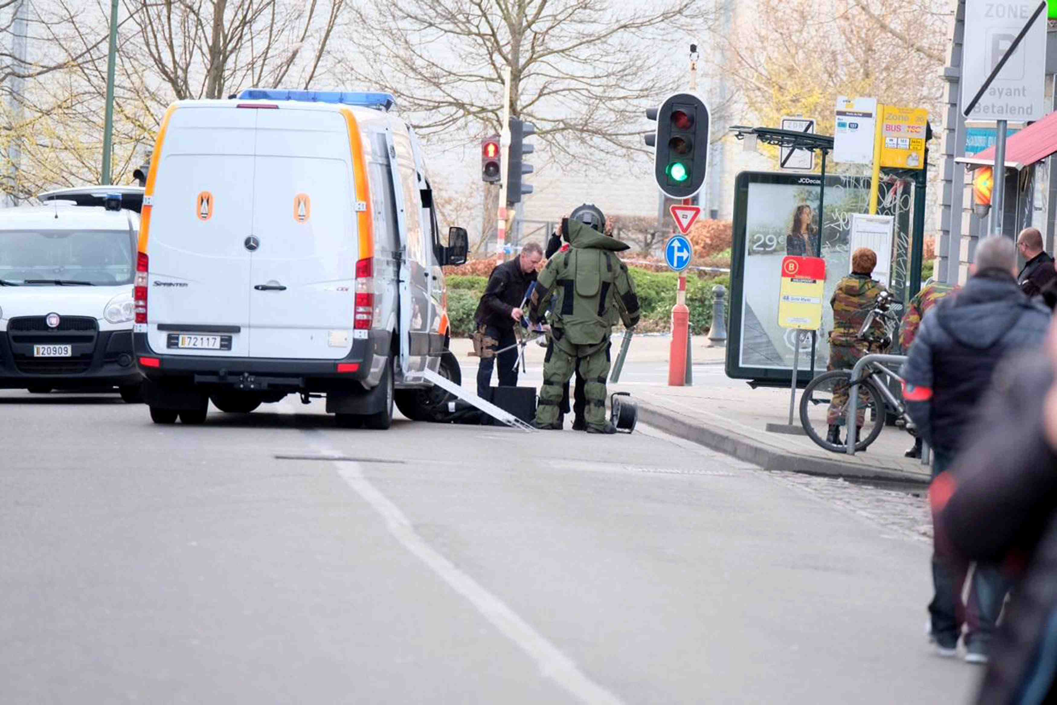 Bonbonnes de gaz dans une voiture a bruxelles, le conducteur interpelle