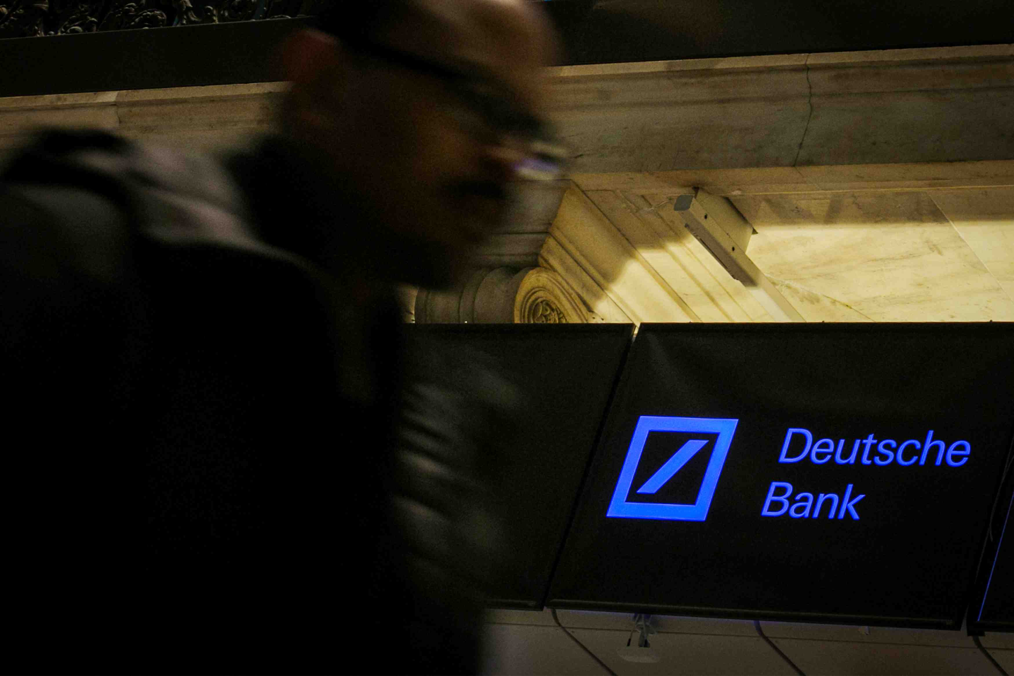 Deutsche bank evoque une fusion avec commerzbank