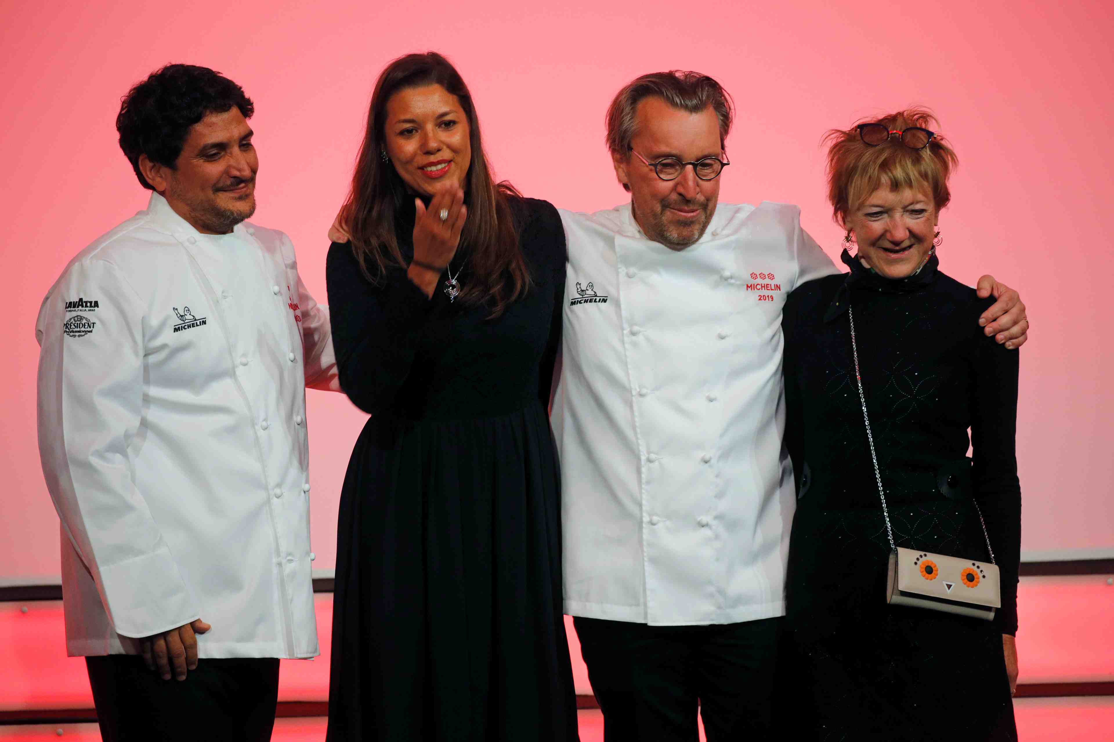 Deux chefs gagnent 3 etoiles dans le michelin 2019, trois les perdent