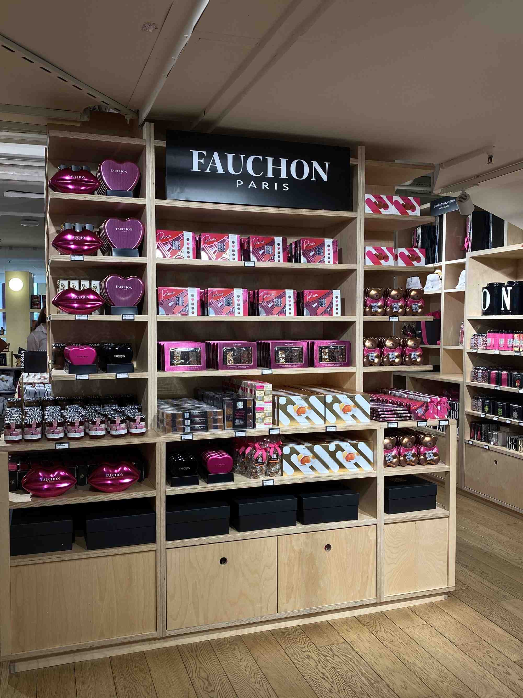 Pour le groupe rennais de la biscuiterie, Galapagos Gourmet, le rachat de Fauchon représente une acquisition stratégique lui permettant de s'ancrer dans l'univers de la haute gastronomie mais aussi à l'international.