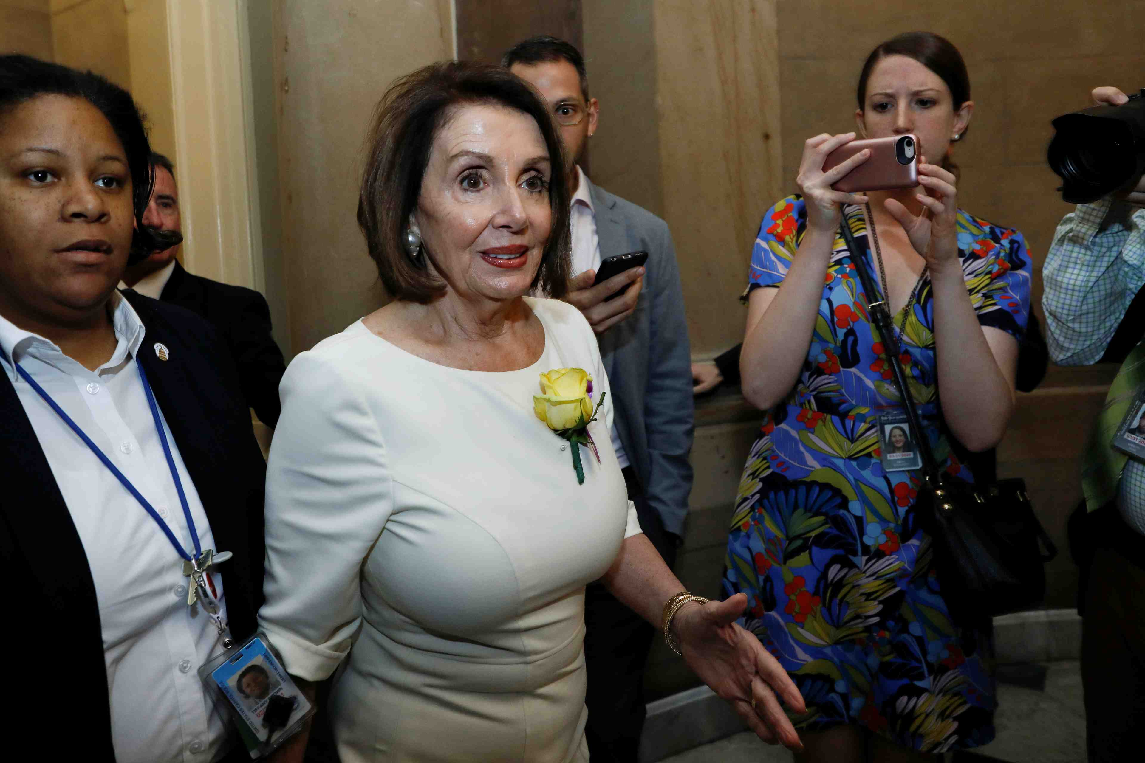 Usa: nancy pelosi accuse trump de "dissimulation"