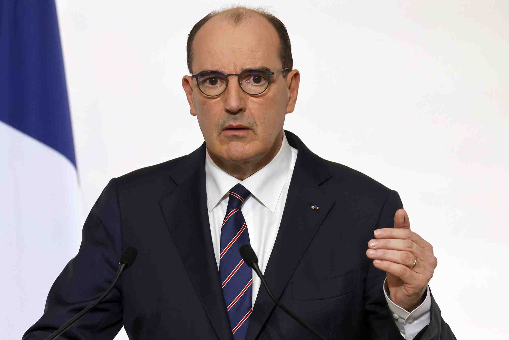 France: activites suspendues jusqu'a fin janvier, vaccination acceleree, dit castex