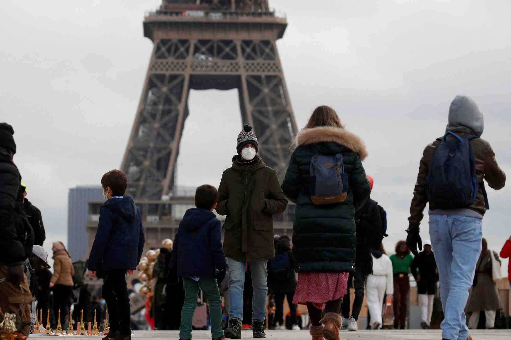 France: le port du masque rendu obligatoire aux enfants des 6 ans a partir de lundi