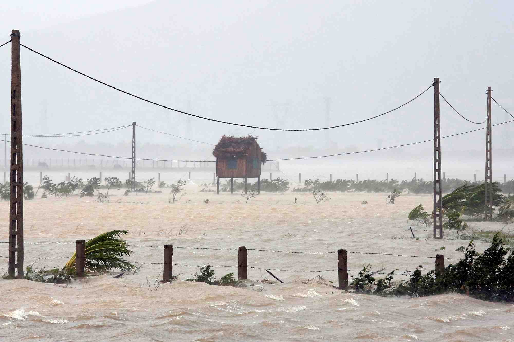 La tempete doksuri frappe le vietnam