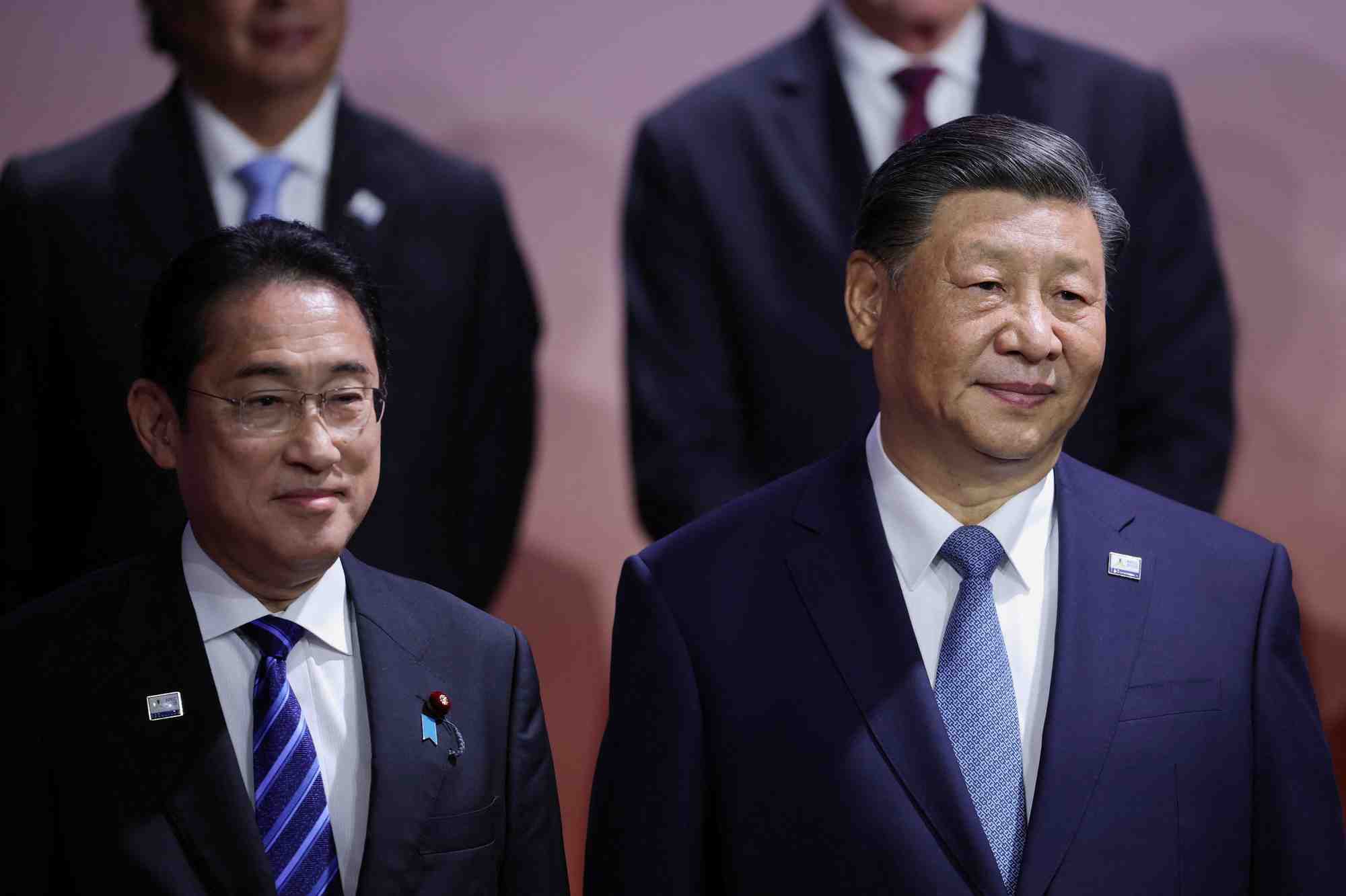 Le premier ministre japonais fumio kishida et le president chinois xi jinping lors du sommet de la cooperation economique pour l'asie-pacifique (apec) a san francisco
