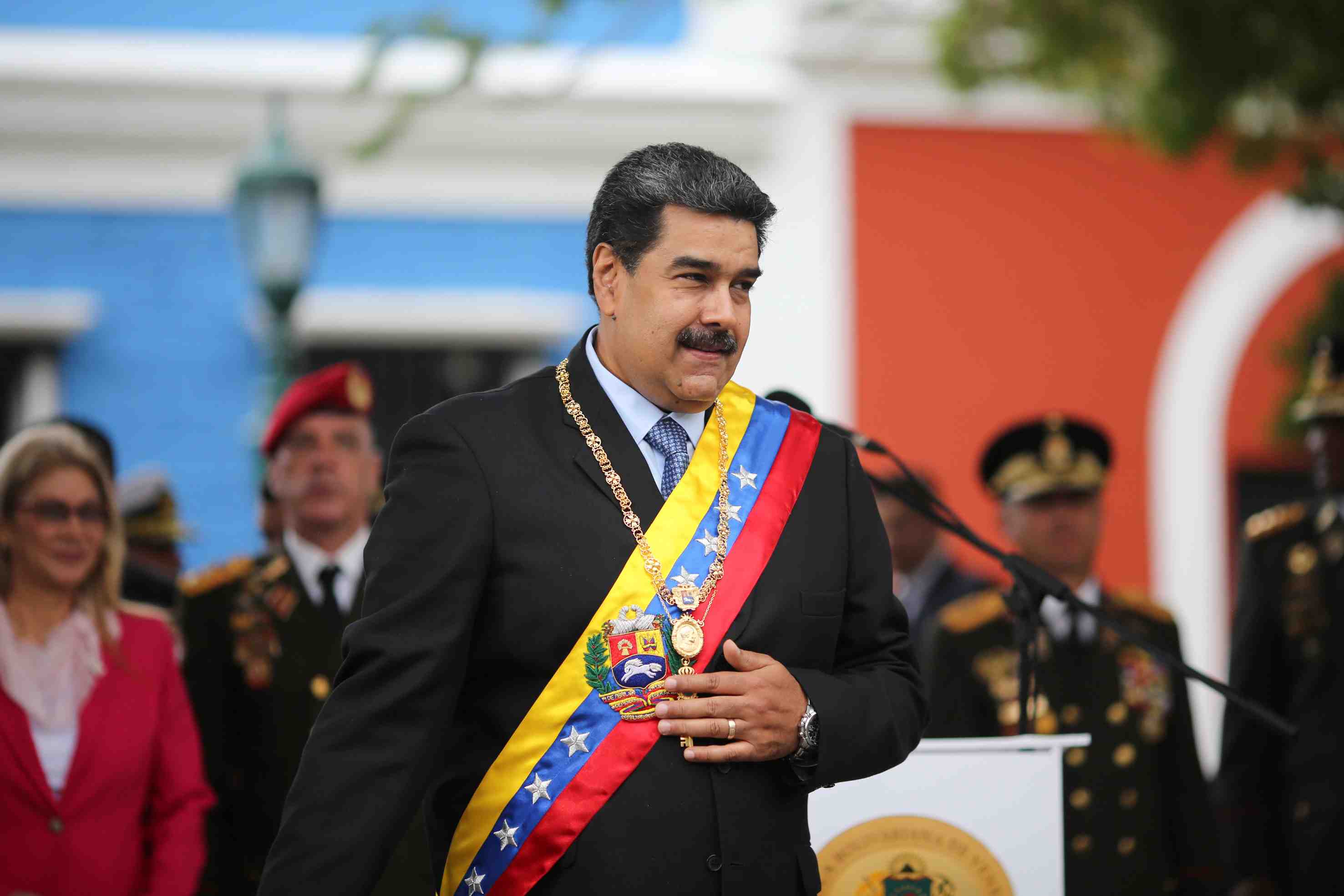 Trump menace les officiers qui soutiennent maduro