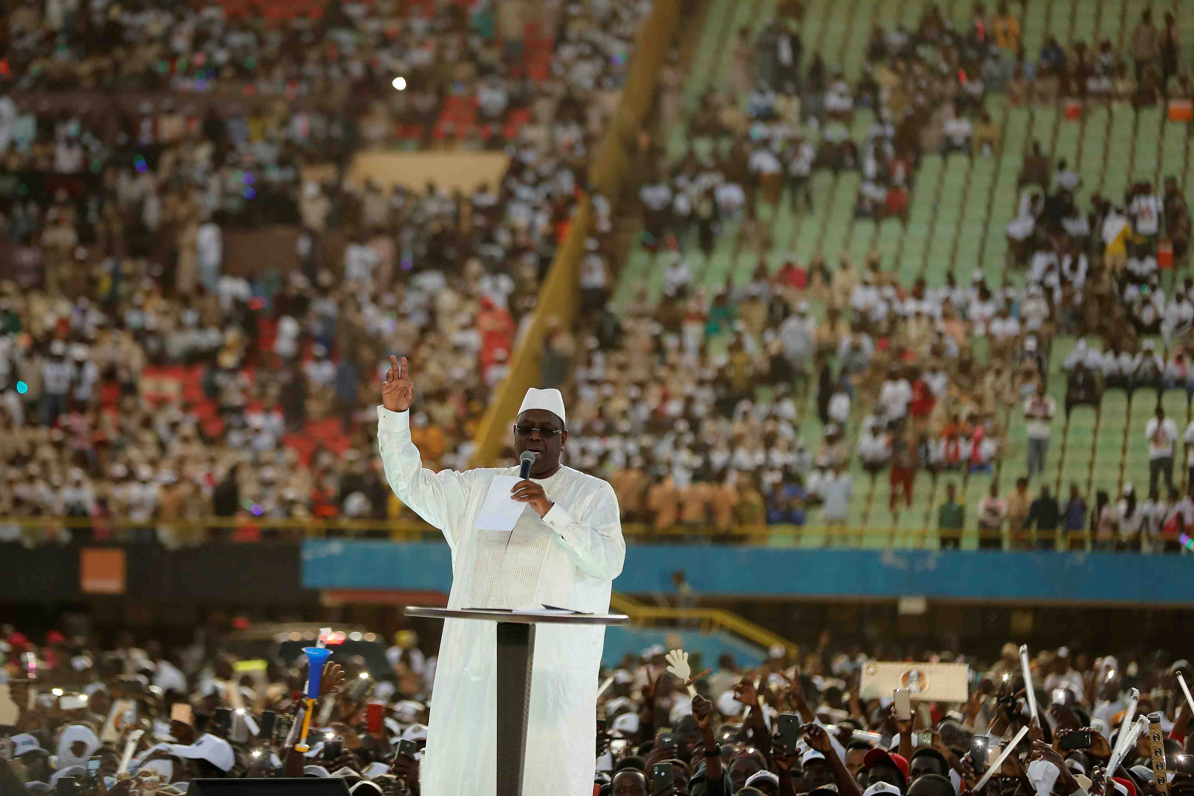 Au senegal, macky sall se dirigerait vers une solide victoire