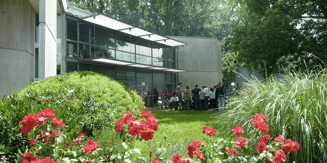 Pour accompagner sa croissance, Alma vise à construire un nouveau bâtiment juxtaposant ses locaux d'ici 2021, "tout en conservant la qualité de son environnement".