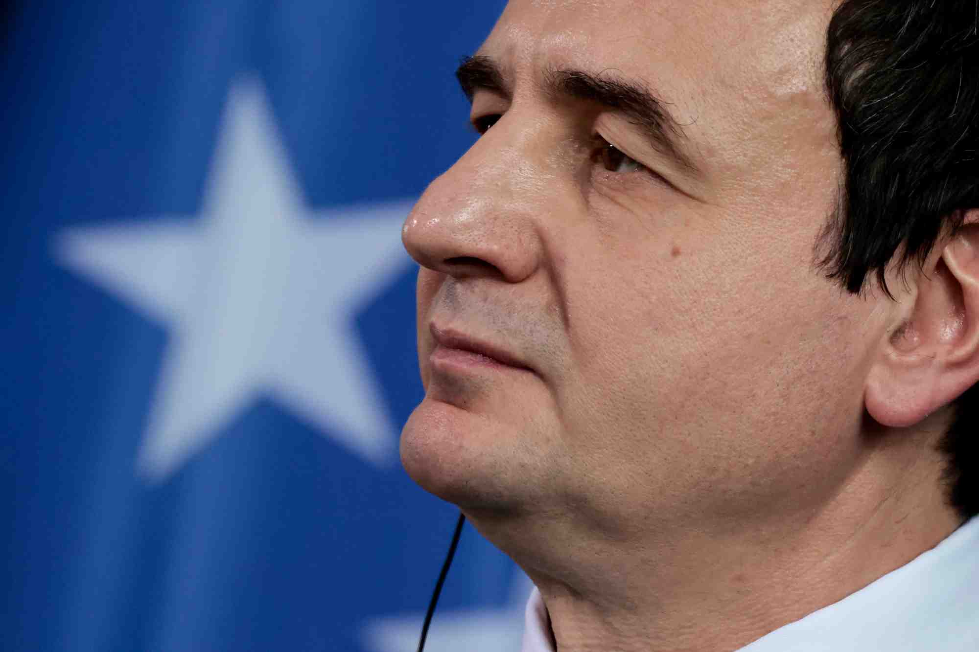 Kosovo: le gouvernement suspend une decision apres des tensions dans le nord