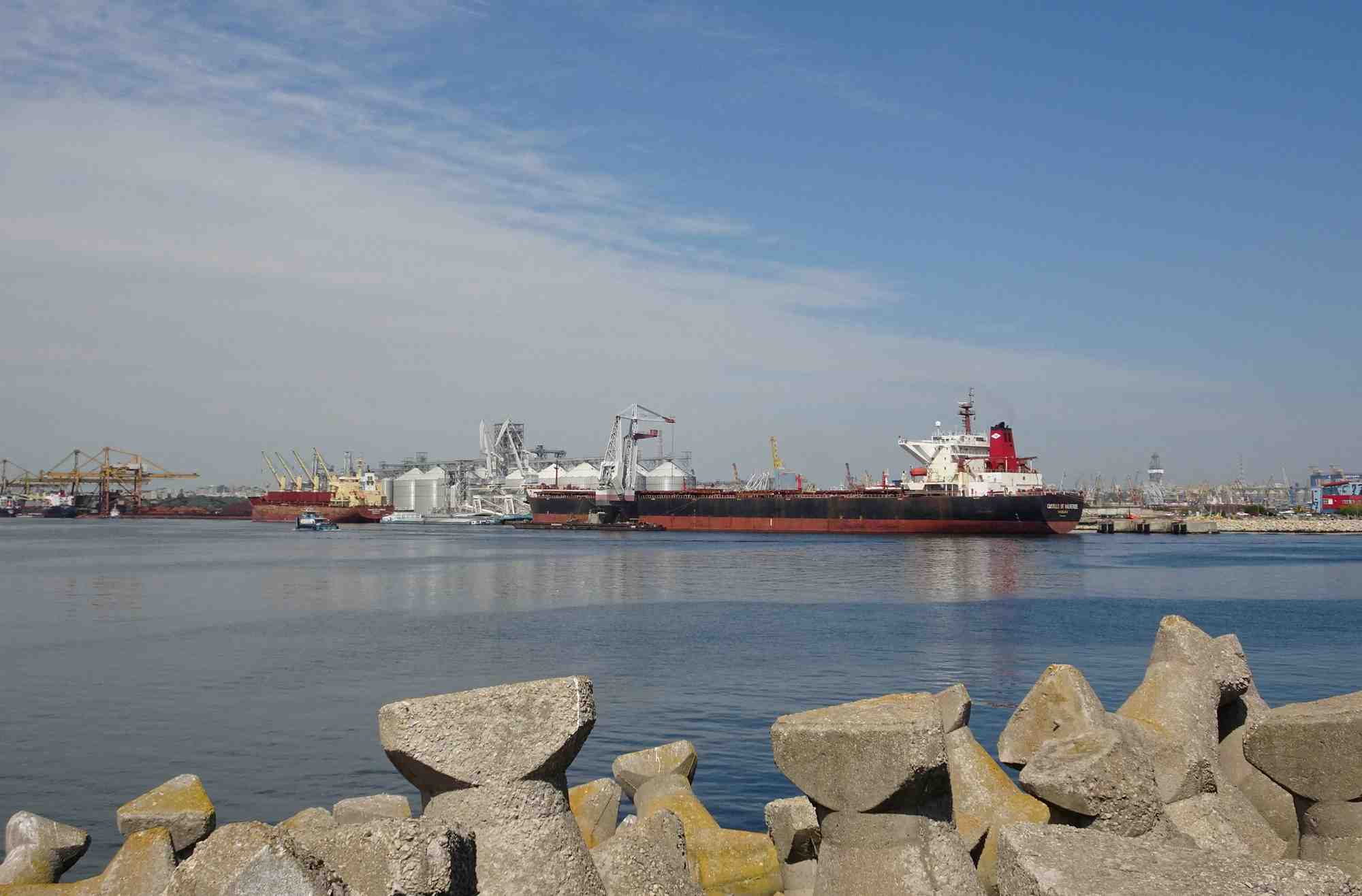 Photo d'archives: le port de la mer noire de constanta en roumanie