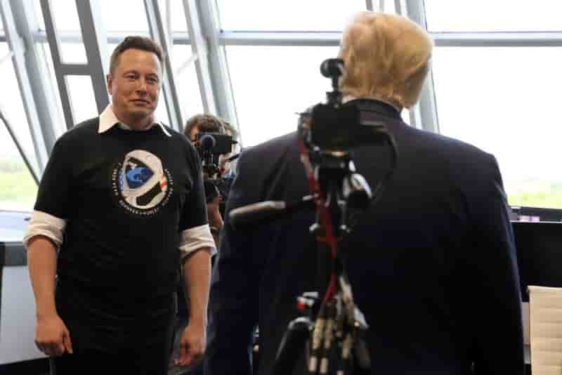 Le candidat republicain a la presidentielle americaine donald trump et elon musk au centre spatial kennedy, a cap canaveral