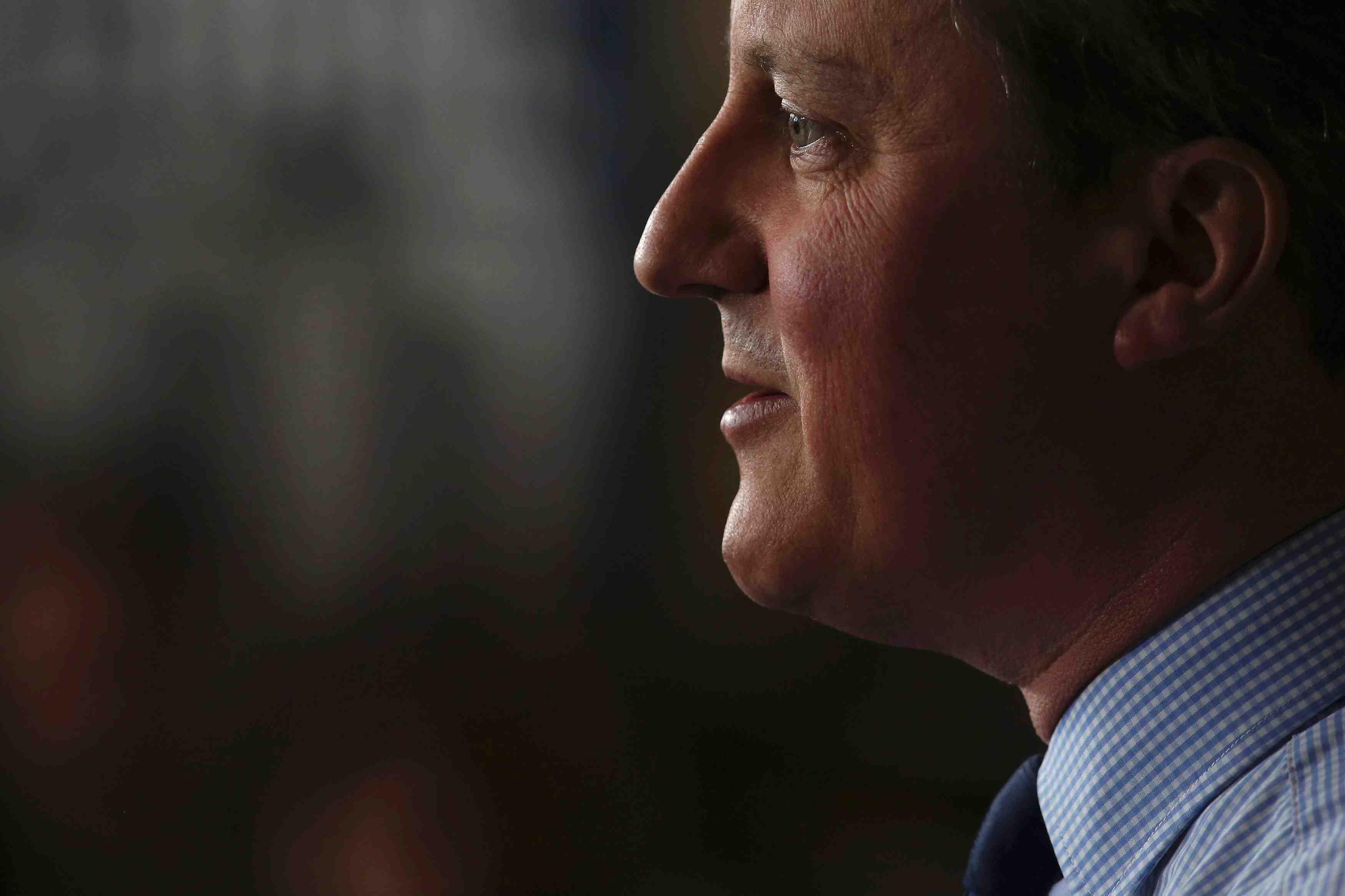 David cameron dit avoir eu des parts dans le fonds de son pere