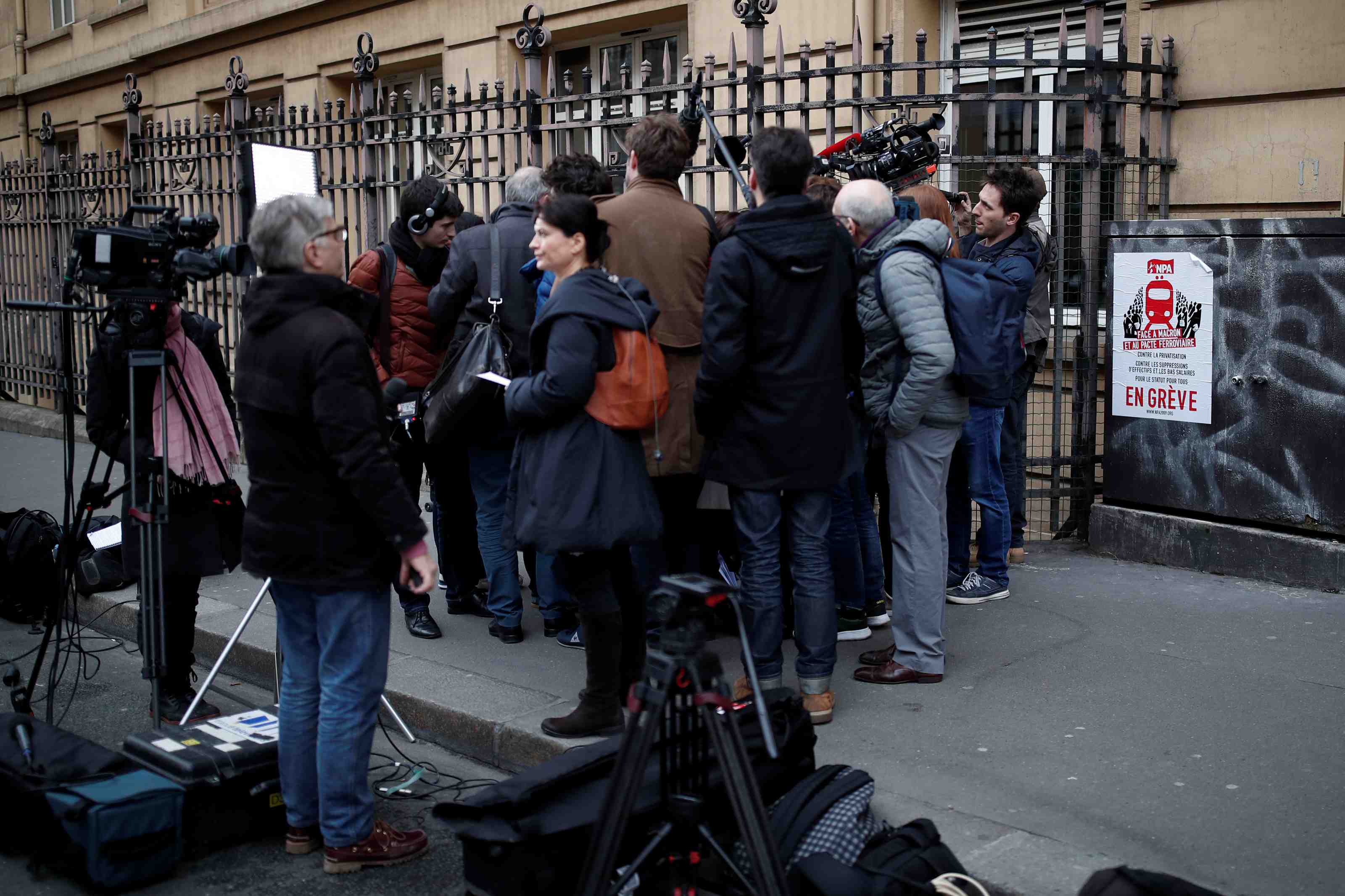 Borne juge irresponsable l'attitude des syndicats de la sncf