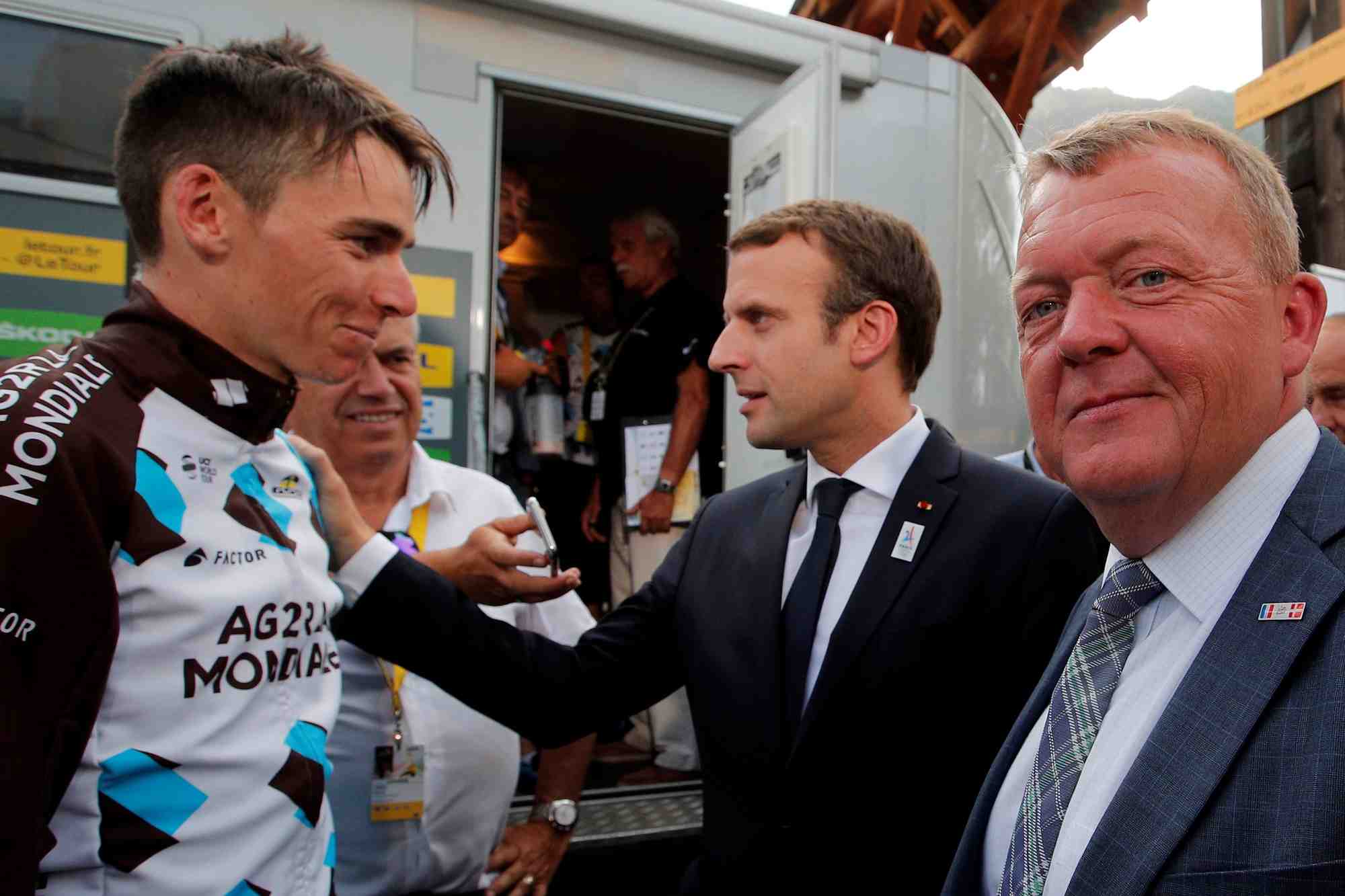 Romain bardet apres une etape du tour de france