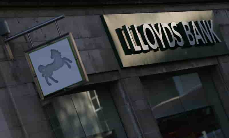 Lloyds banking group ferme une centaine d'agences