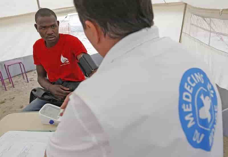 Un millier de migrants encore "en errance" a paris, dit mdm