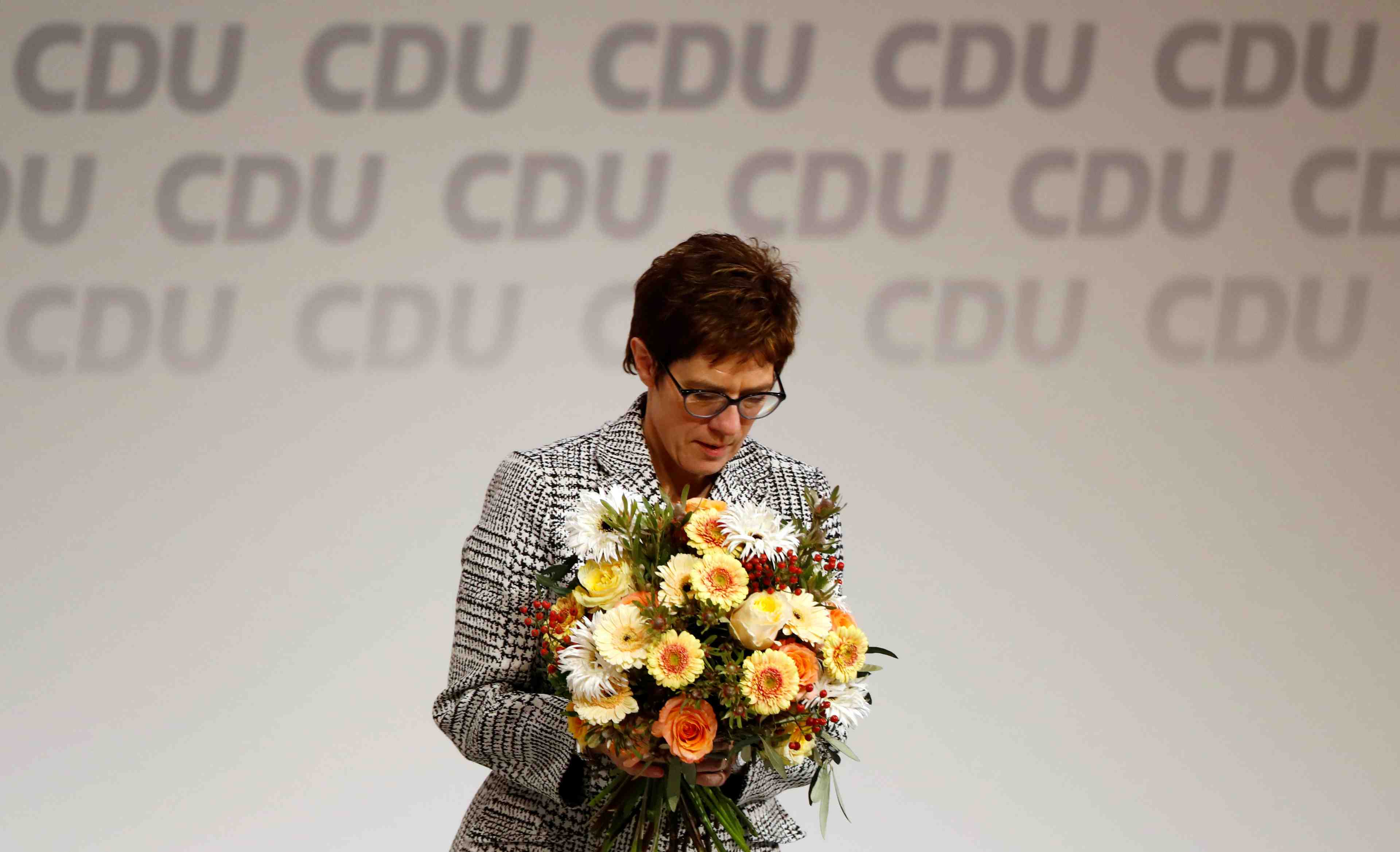 L'heritiere de merkel elue a la presidence de la cdu