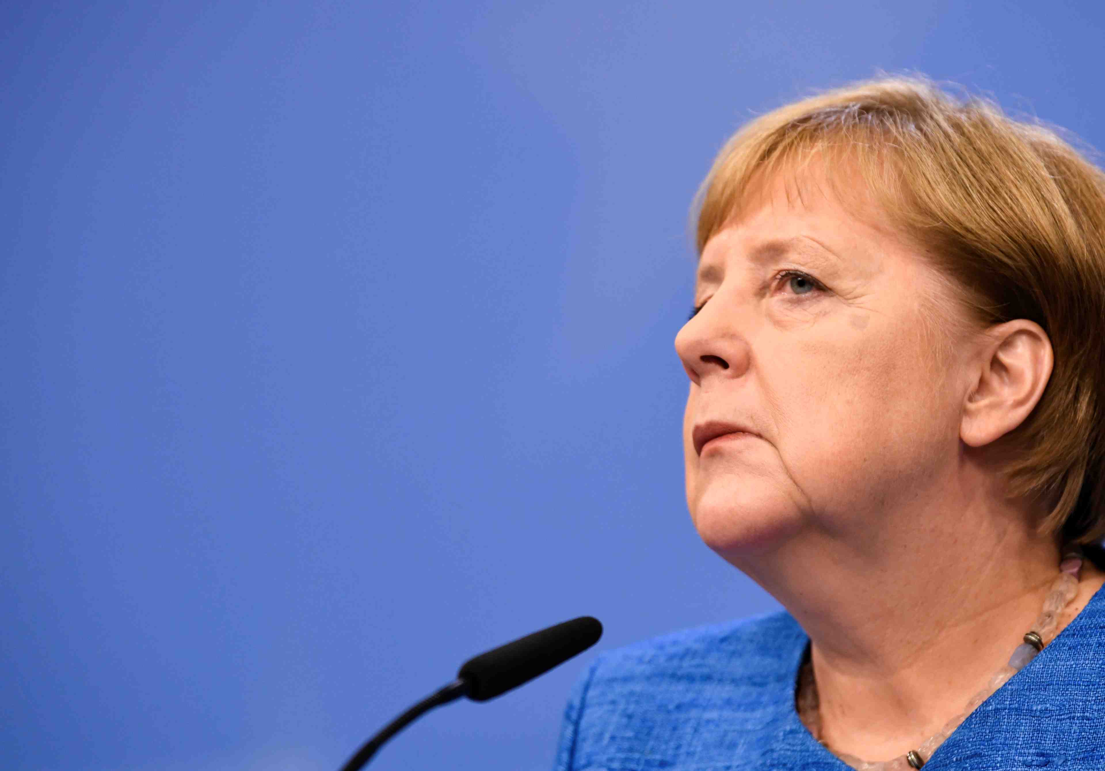 Merkel appelle a lutter resolument contre l'extremisme de droite