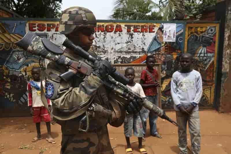 Des tirs d'armes lourdes retentissent à Bangui