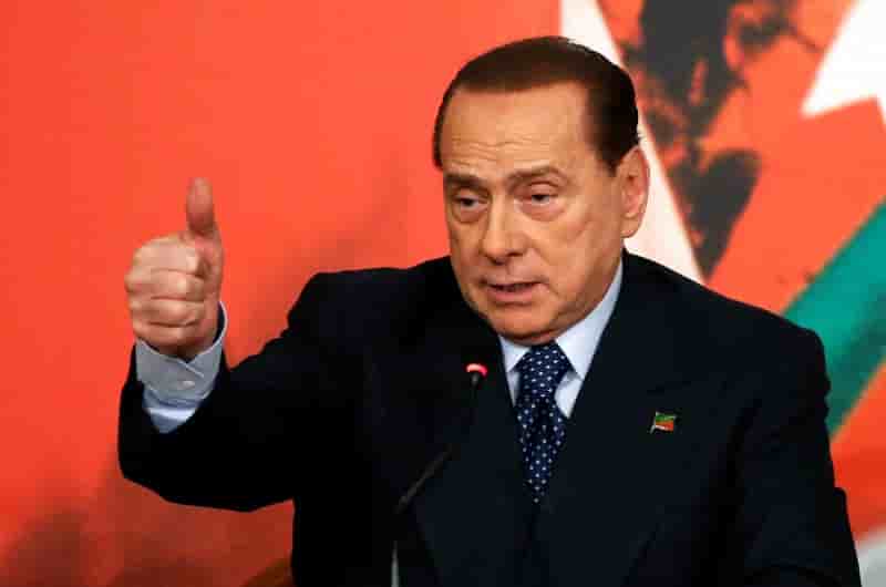 Plusieurs defections chez forza italia, le parti de silvio berlusconi
