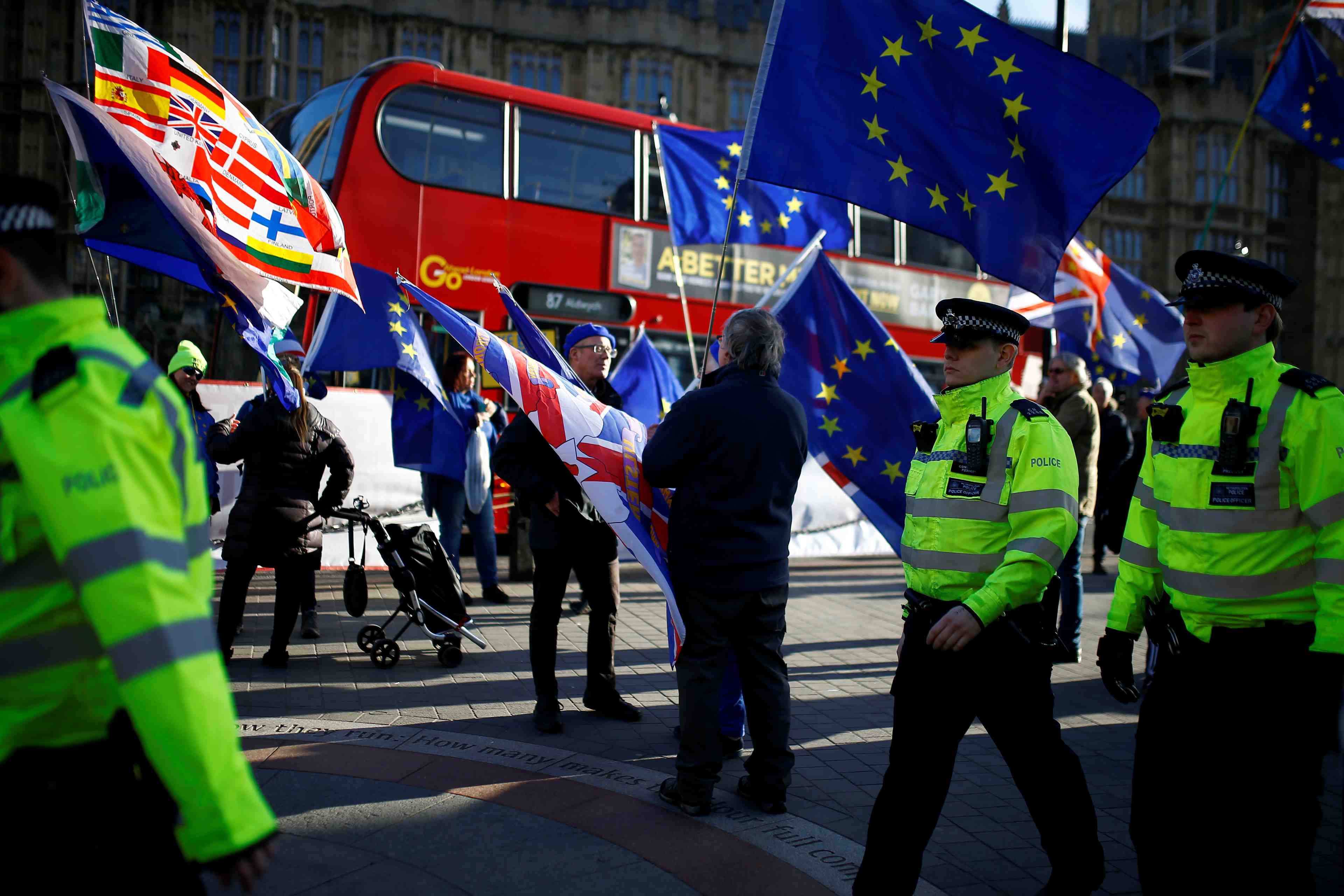 Grande-bretagne: les manifestations devant le parlement inquietent