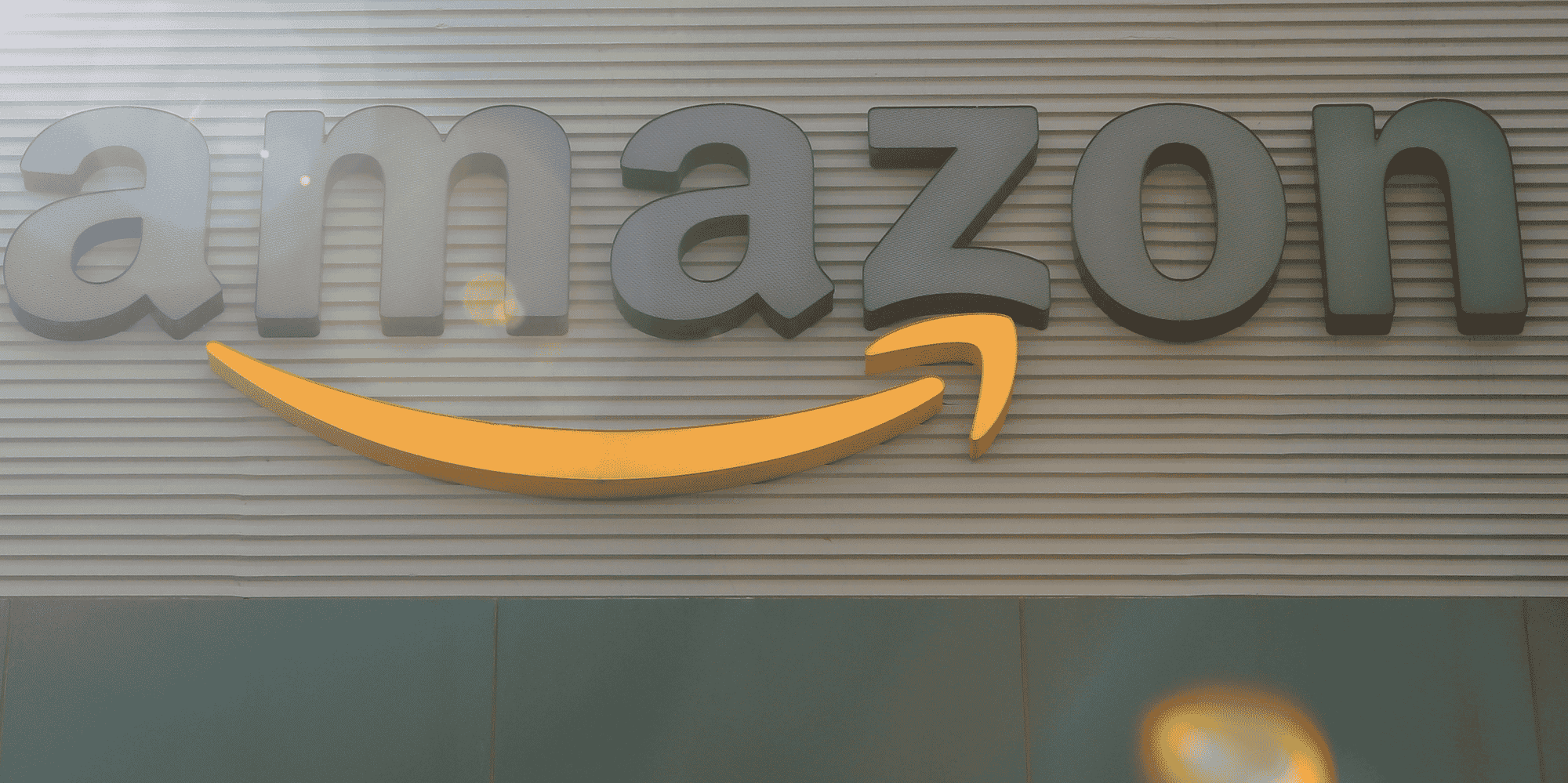 Alors qu'elle est déjà scruté par les autorités anti-concurrentielles européennes et américaines, Amazon aurait fait un autre pas de travers.
