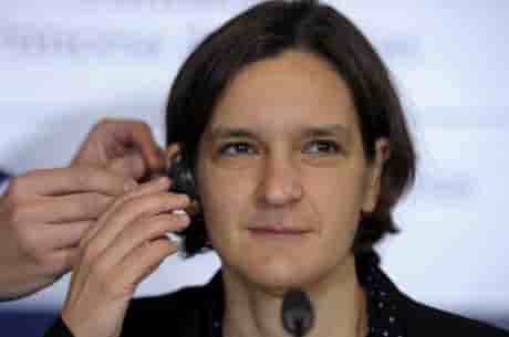 "Notre vision de la pauvreté est dominée par des caricatures et des clichés: le pauvre paresseux, le pauvre entrepreneur, le pauvre affamé", explique Esther Duflo, brillante chercheuse franco-américaine qui, outre ses fonctions au MIT, fut la première titulaire d'une chaire au Collège de France sur les "Savoirs contre la pauvreté".