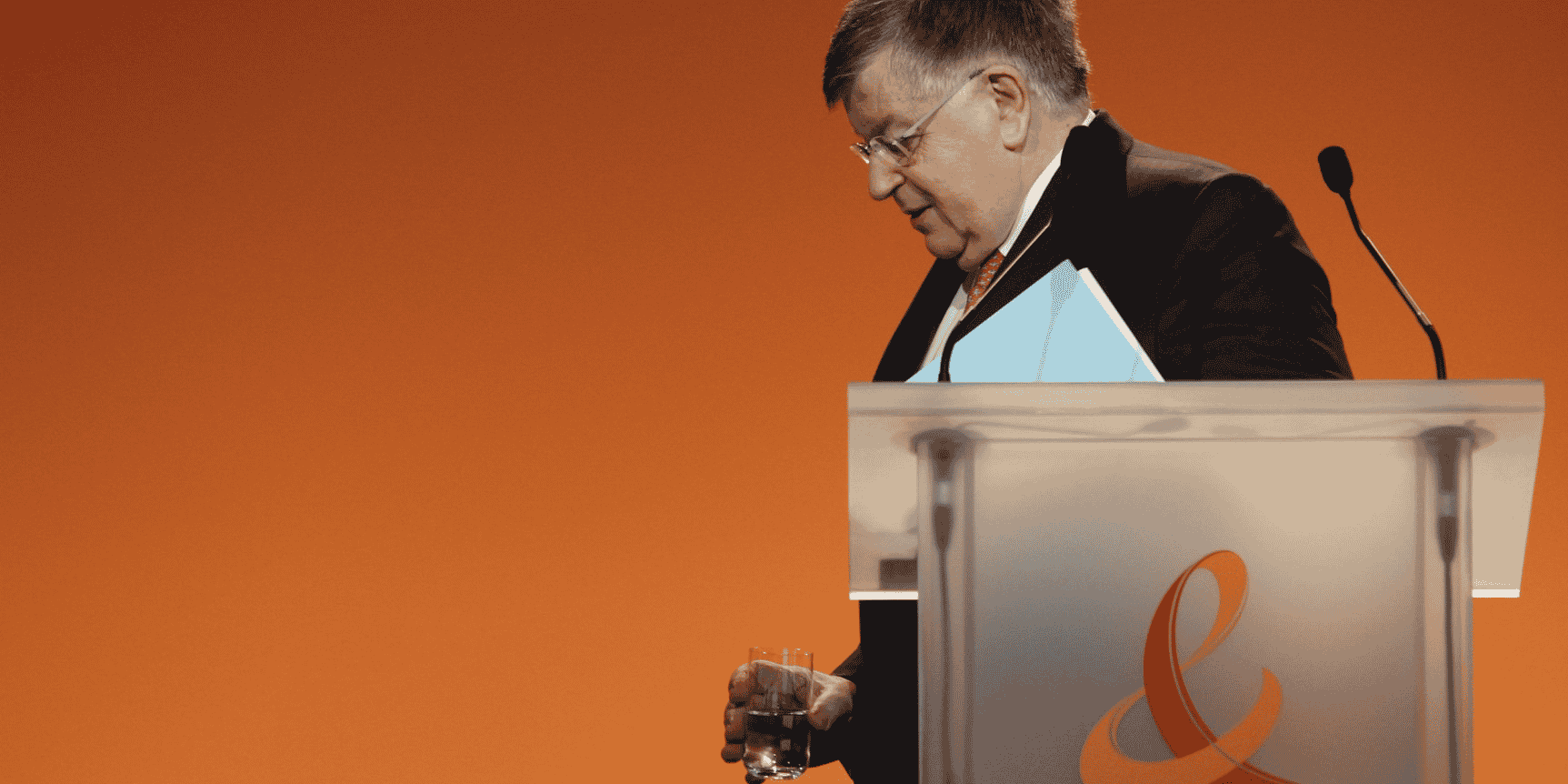 Didier Lombard, le 25 février 2010, à la conférence de résultats de France Télécom lors de laquelle a été annoncée l'arrivée d'une nouvelle équipe de direction.