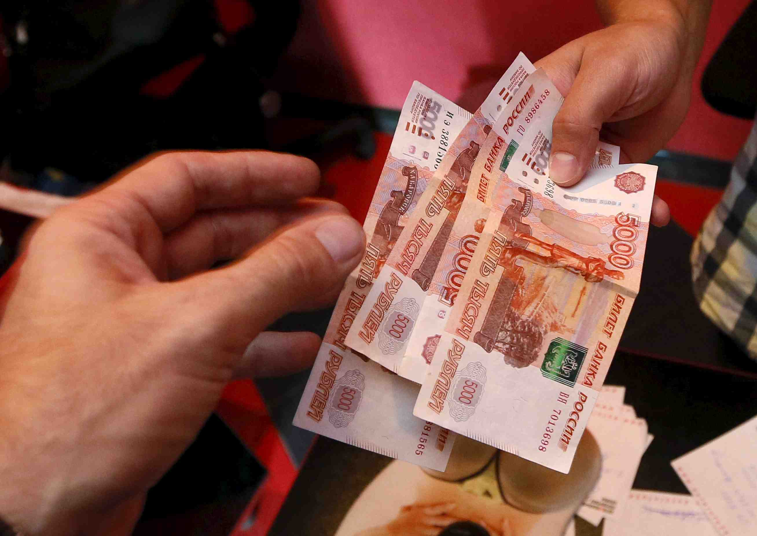 Les constructeurs automobiles russes penalises par la chute du rouble