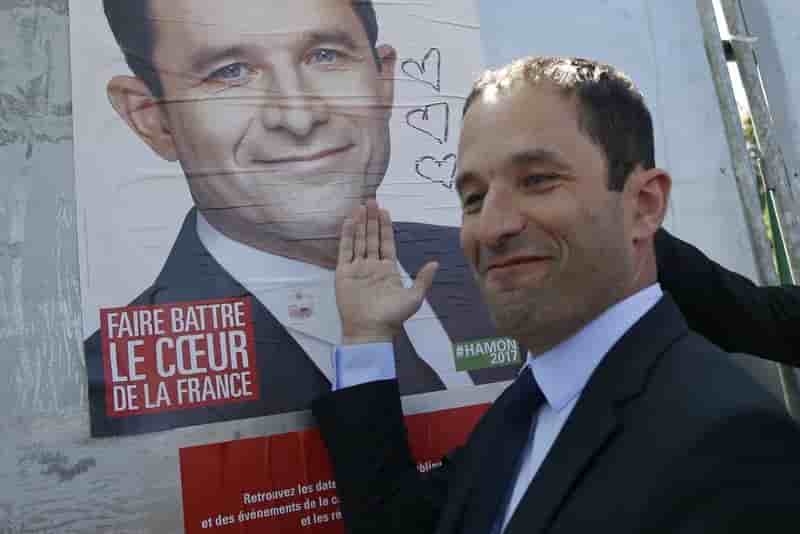 Hamon invite a un rassemblement mercredi place la republique