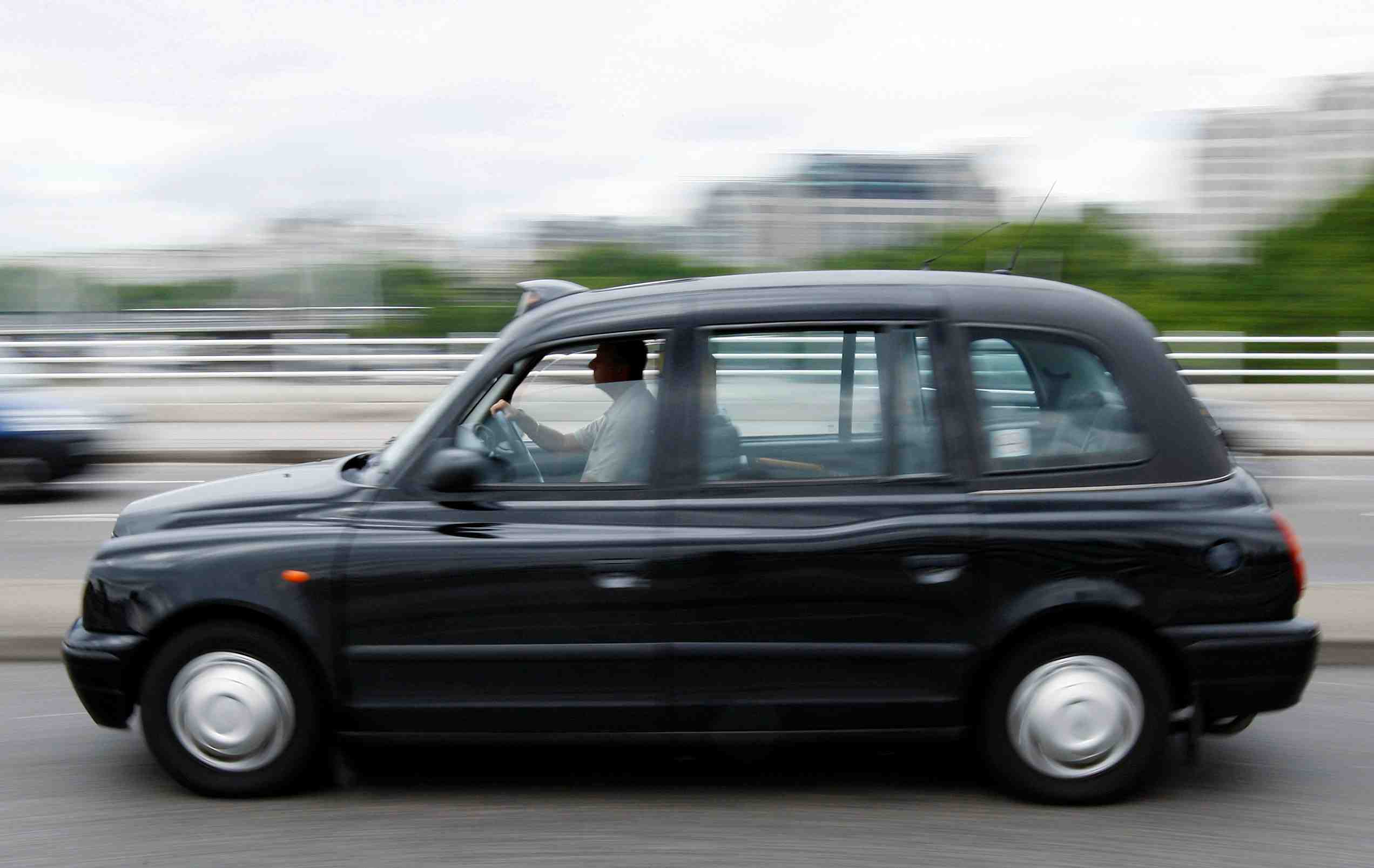 Les "black cabs" londoniens arrivent a paris en version electrique