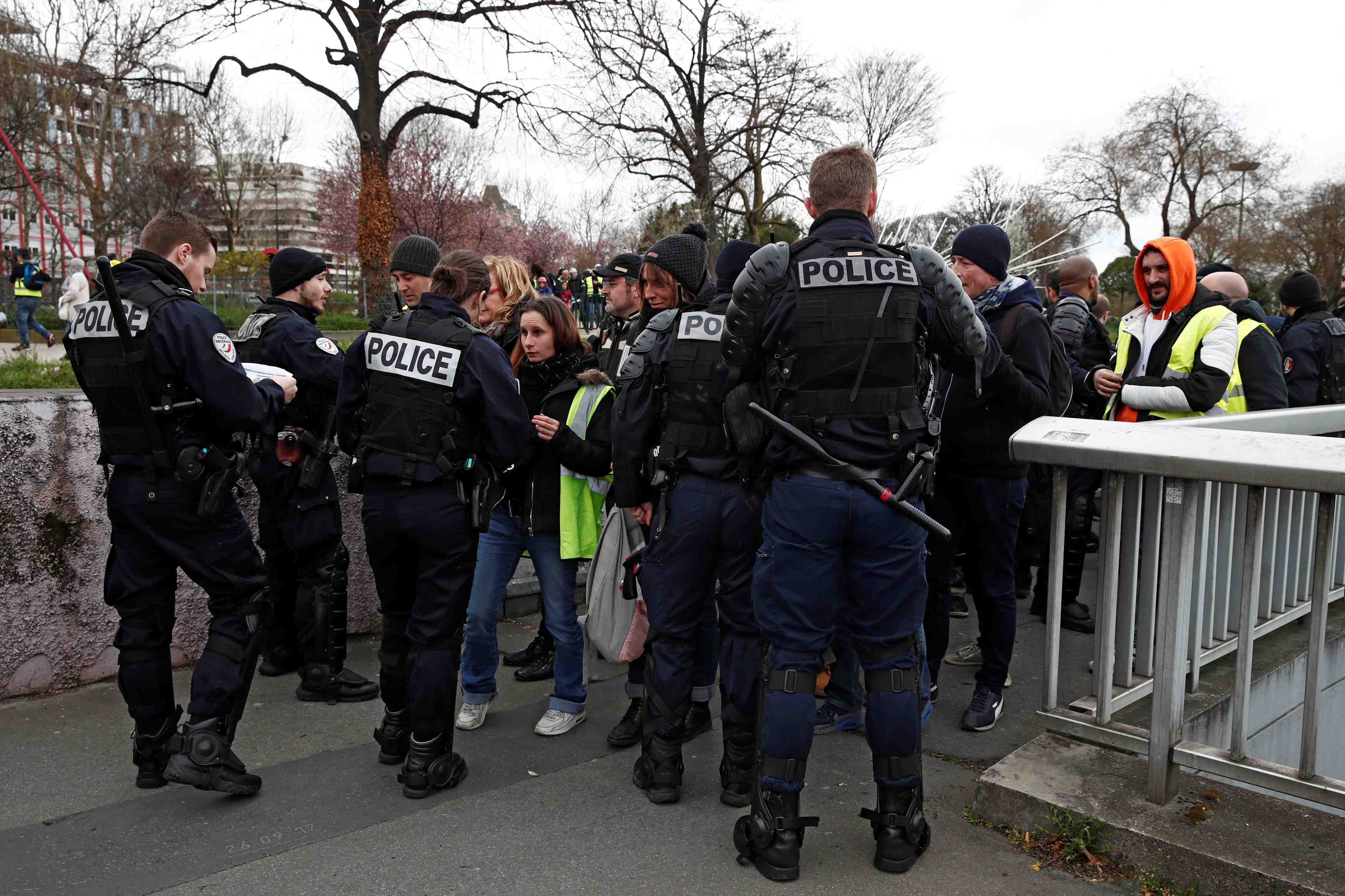 France: un 19e samedi de "gilets jaunes" sous haute surveillance