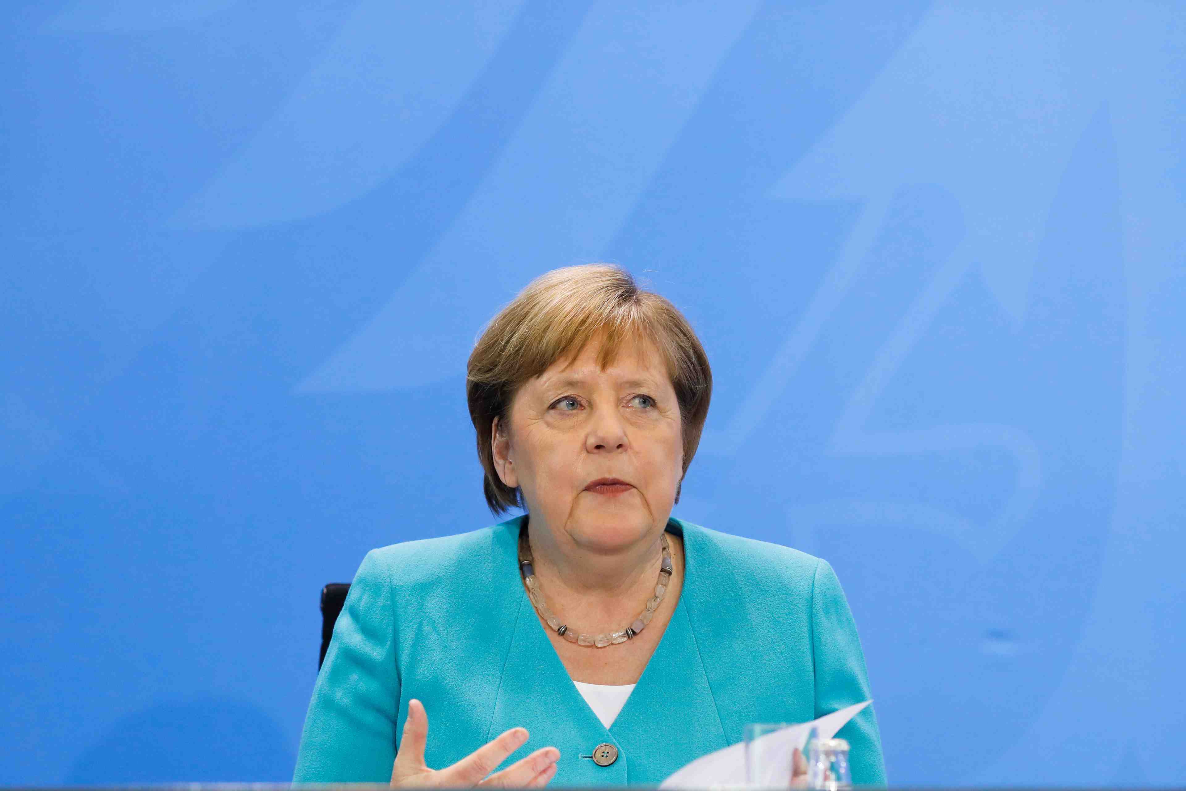 Merkel appelle l'ue a vite decider sur le budget et le fonds de relance