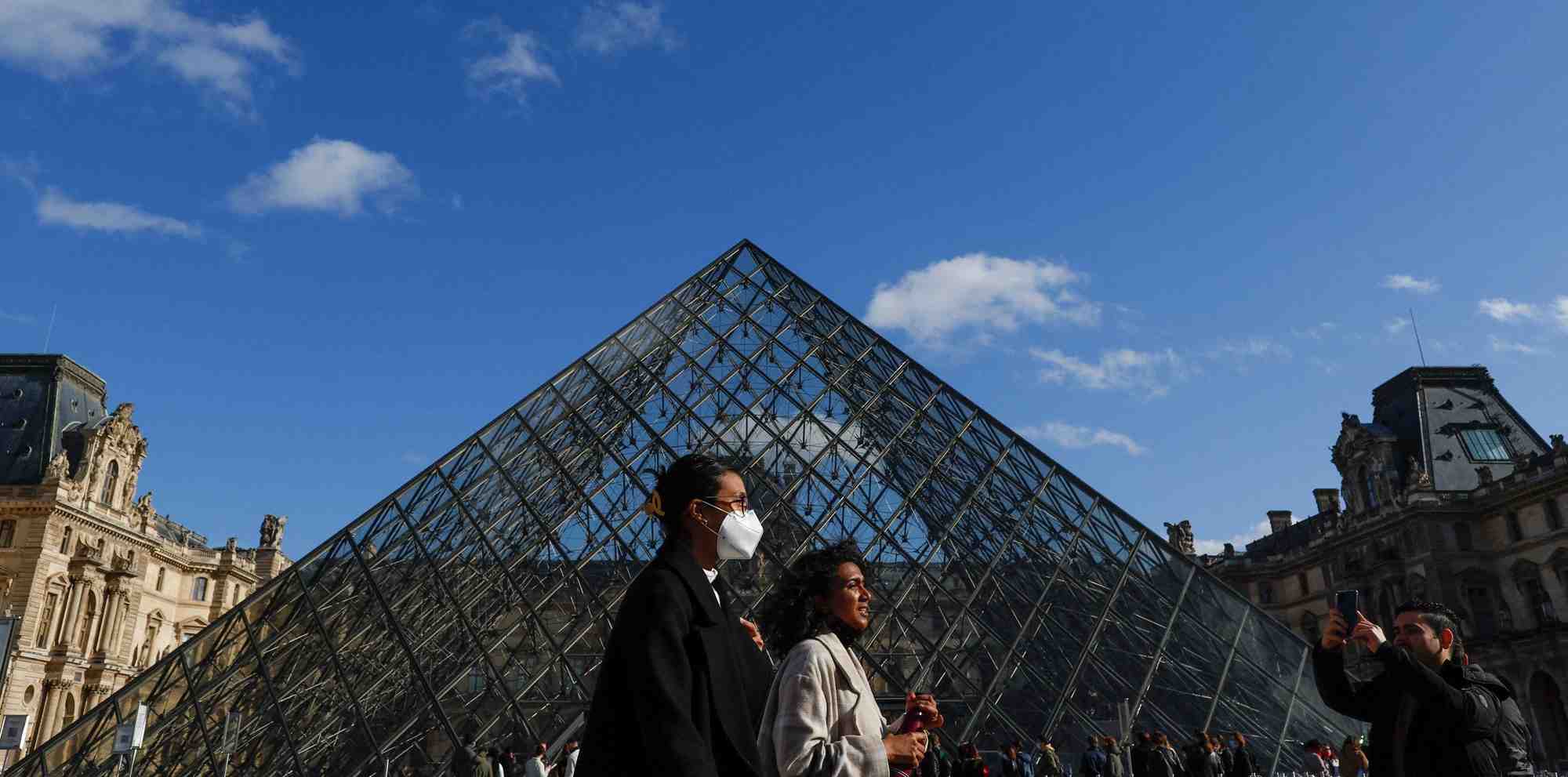 Coronavirus: la france confrontee a une nouvelle vague epidemique, selon fischer