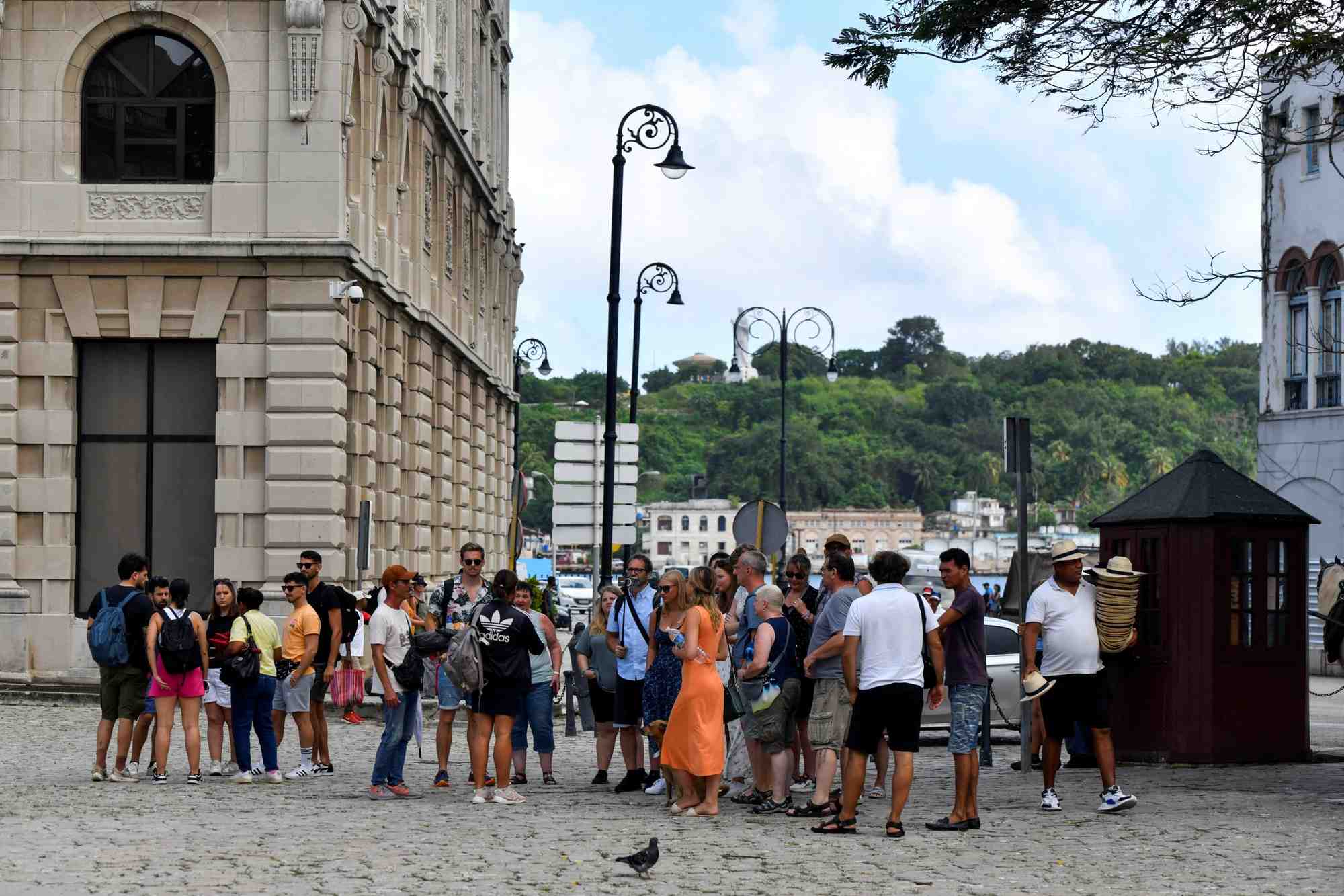 Cuba retablit l'electricite apres de multiples defaillances du reseau, a la havane