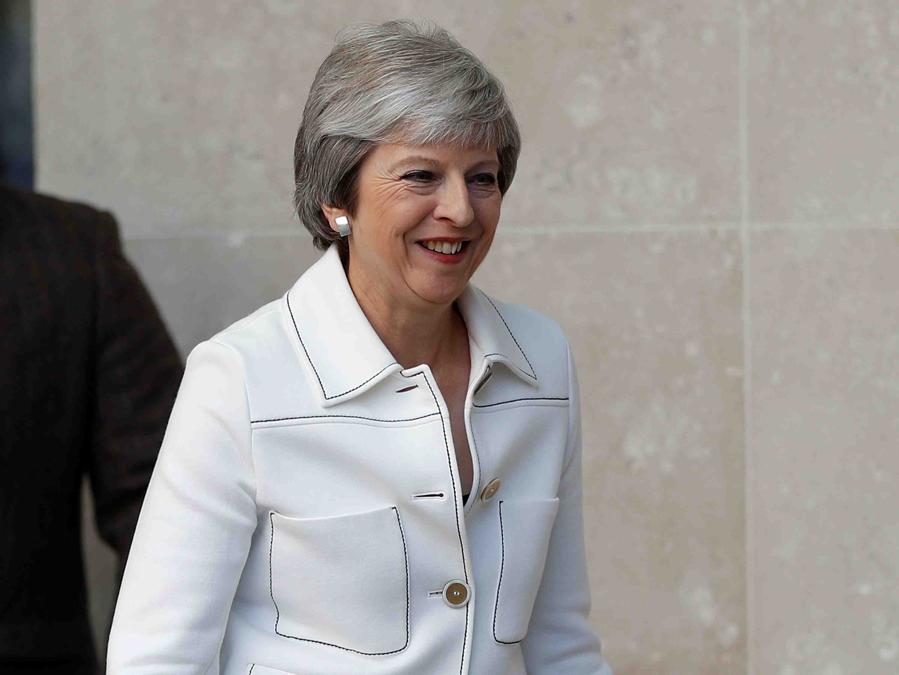 May defend son "livre blanc" sur le brexit