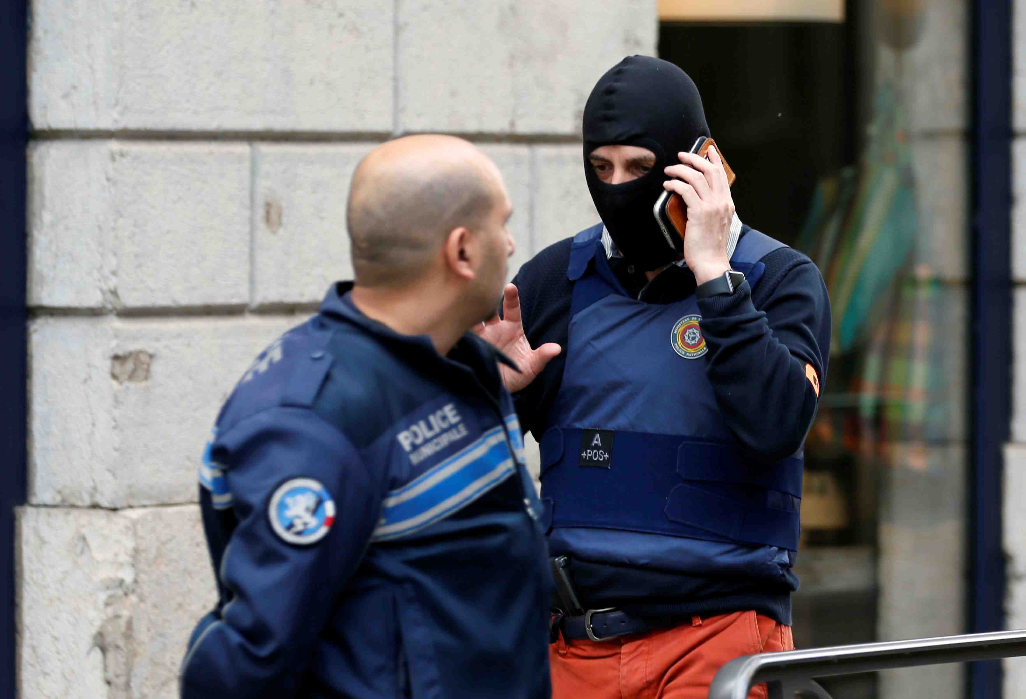 Gardes a vue prolongees pour les quatre interpelles de lyon