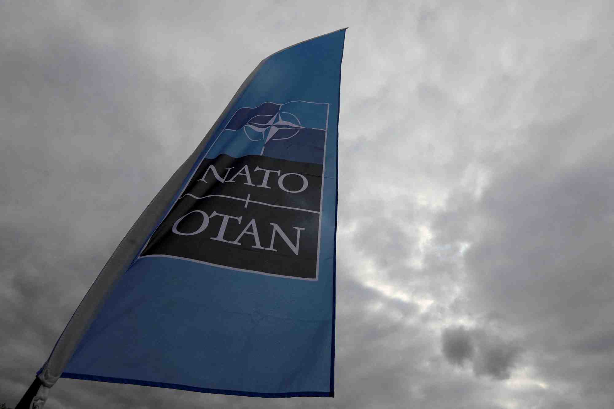 Ukraine: renforts militaires de l'otan, entretien entre biden et des dirigeants europeens